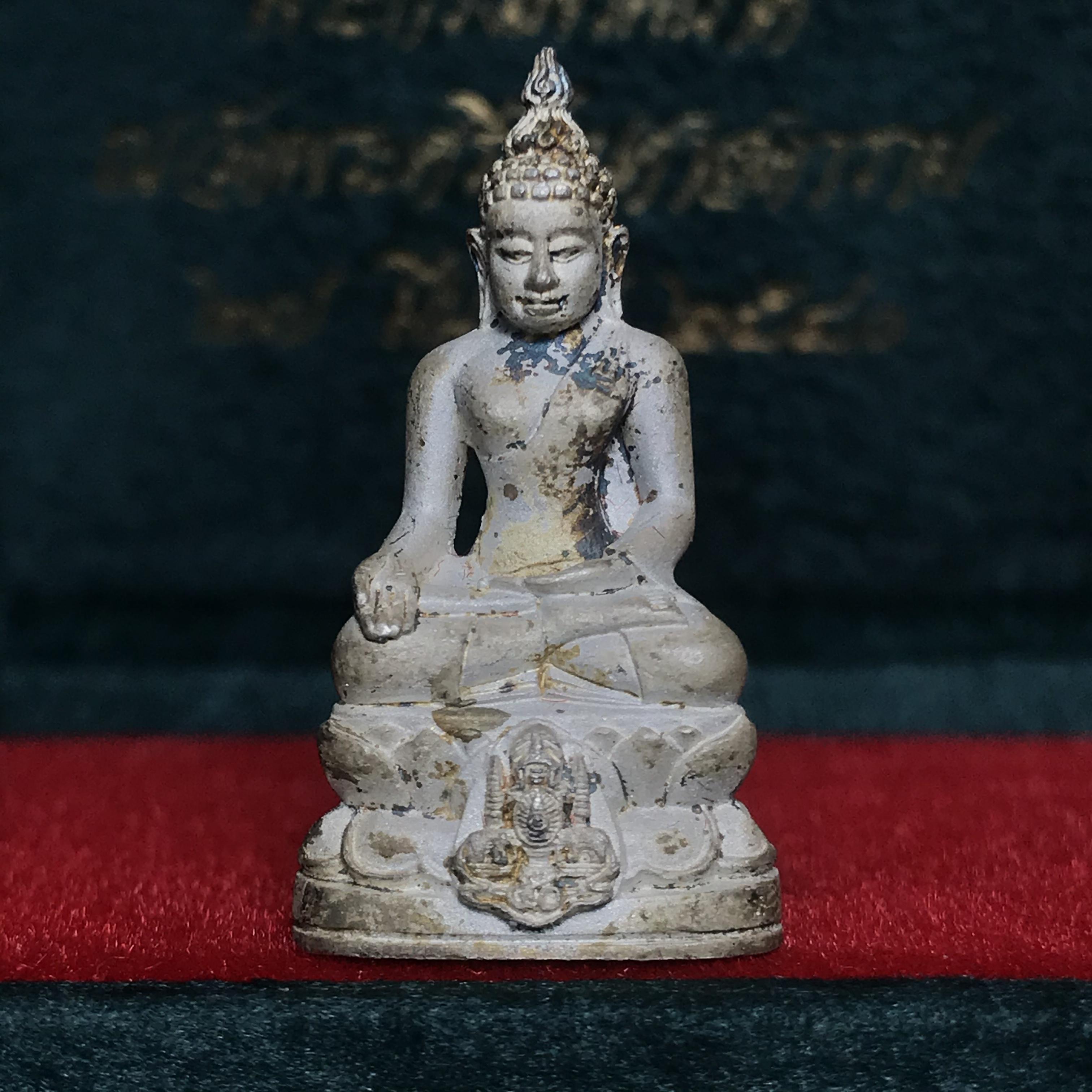 พระกริ่งไพรีพินาศ ครองสิริราชสมบัติครบ 50 ปี พ.ศ.2540 เนื้อเงิน ผิวเดิมสวย ครบ สมบูรณ์ ชุดพระราชทาน(หายาก)