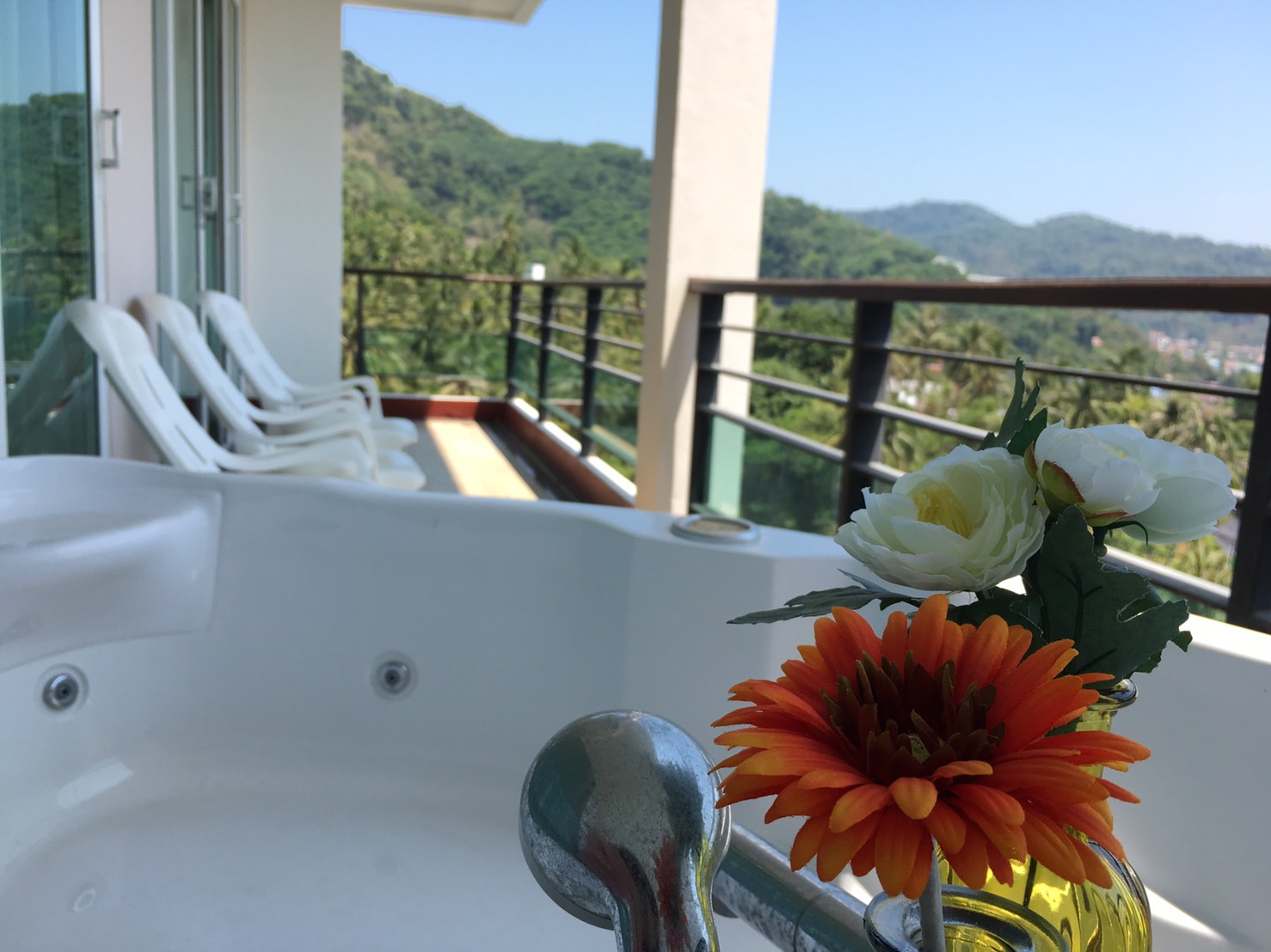 Kata Sales/Rent : Sea View Kata Beach 2 Bed room condominium >> Available now for rent daily