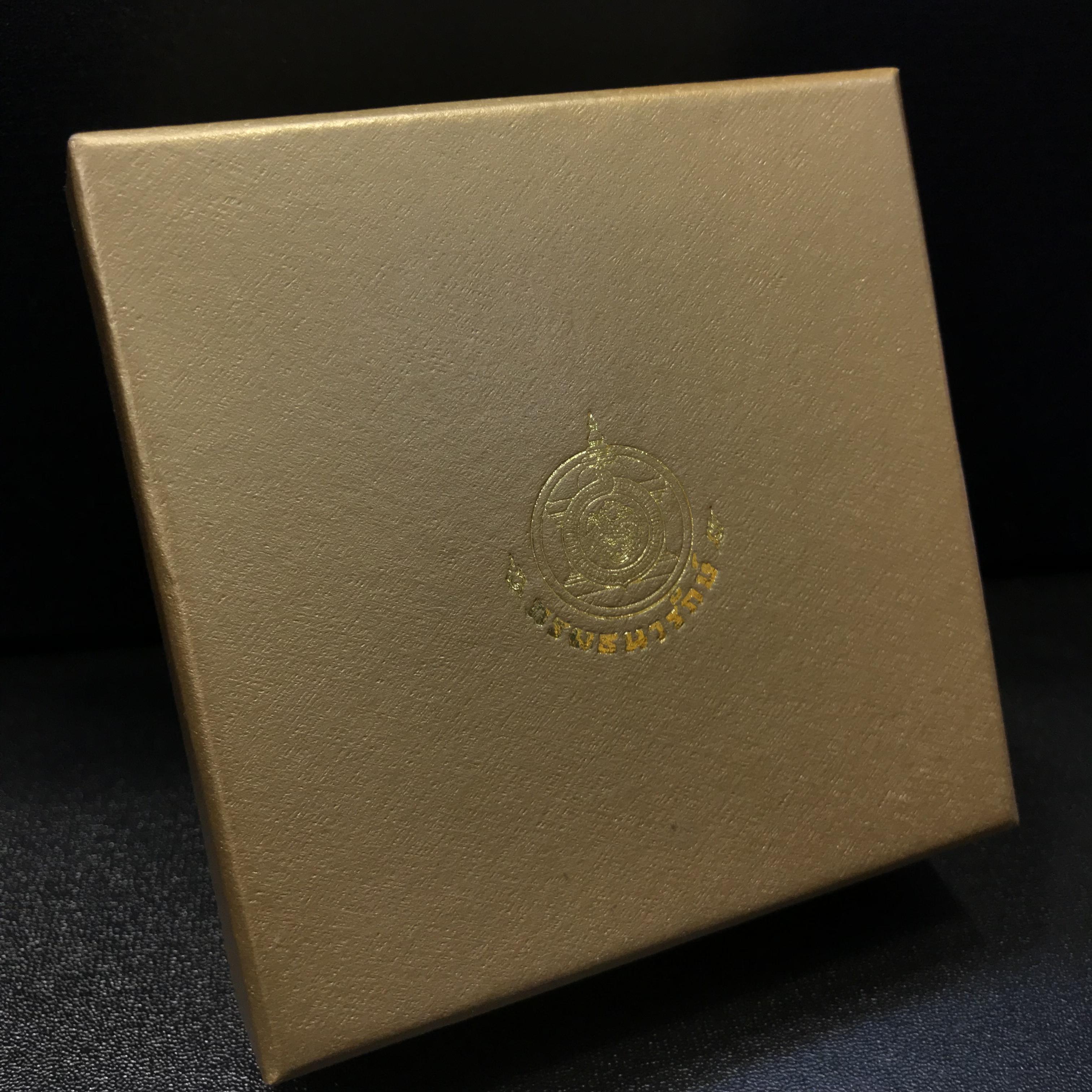 เหรียญที่ระลึก พระราชพิธีถวายพระเพลิงพระบรมศพ พระบาทสมเด็จพระปรมินทรมหาภูมิพลอดุลยเดช บรมนาถบพิตร เนื้อทองคำ