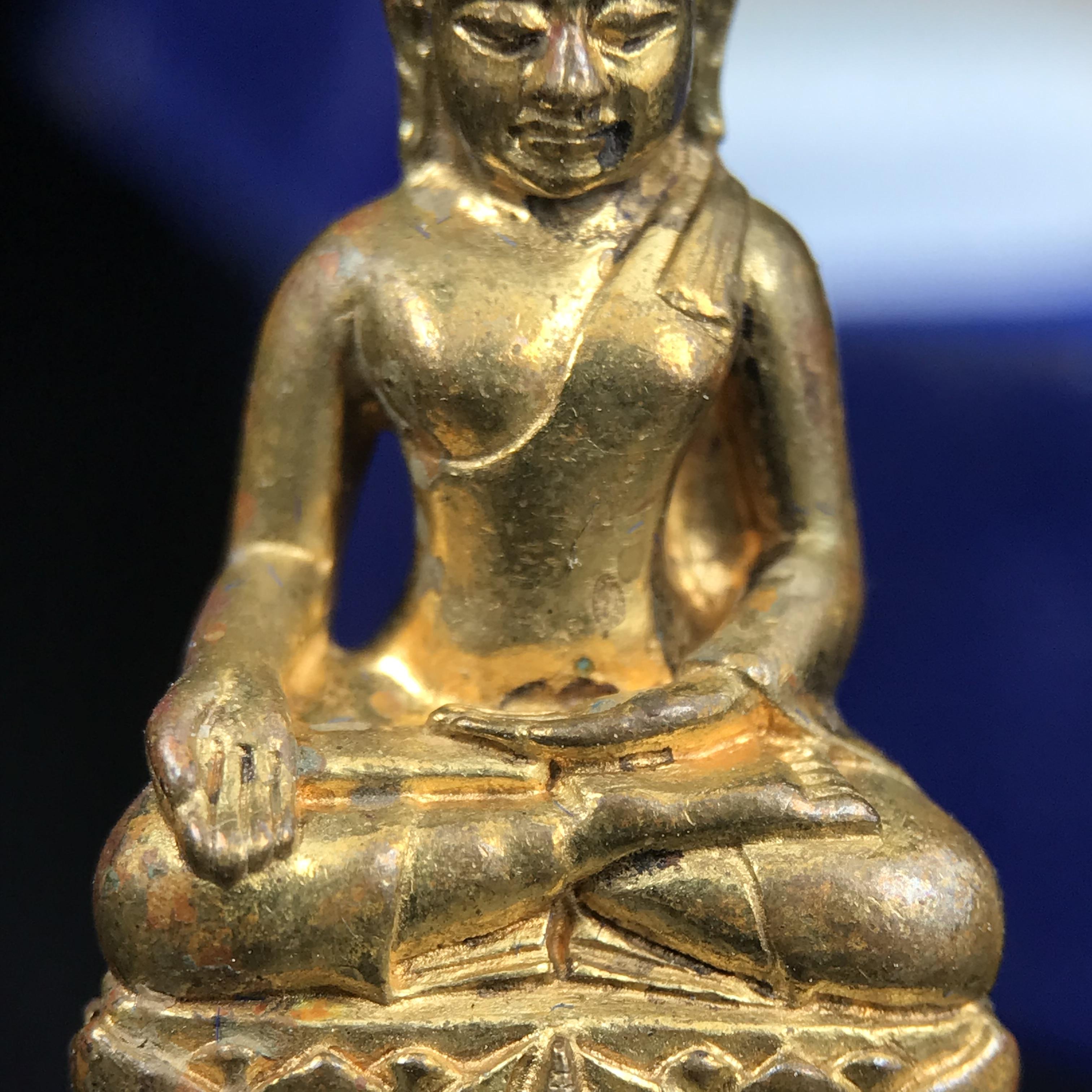 พระกริ่งไพรีพินาศ บรรจุเหล็กไหล ครั้งแรกและครั้งเดียวในประวัติศาสตร์ เฉลิมพระเกียรติ พระบาทสมเด็จพระเจ้าอยู่หัวรัชกาลที่9 พระชนมพรรษา 6 รอบ ปี2542 เนื้อสัมฤทธิ์(บรรจุเหล็กไหล)ดีนอก-ดีใน พิธีใหญ่ มวลสารเด่น (หายาก)***กล่องบรรจุเก่าชำรุดตามรูป***