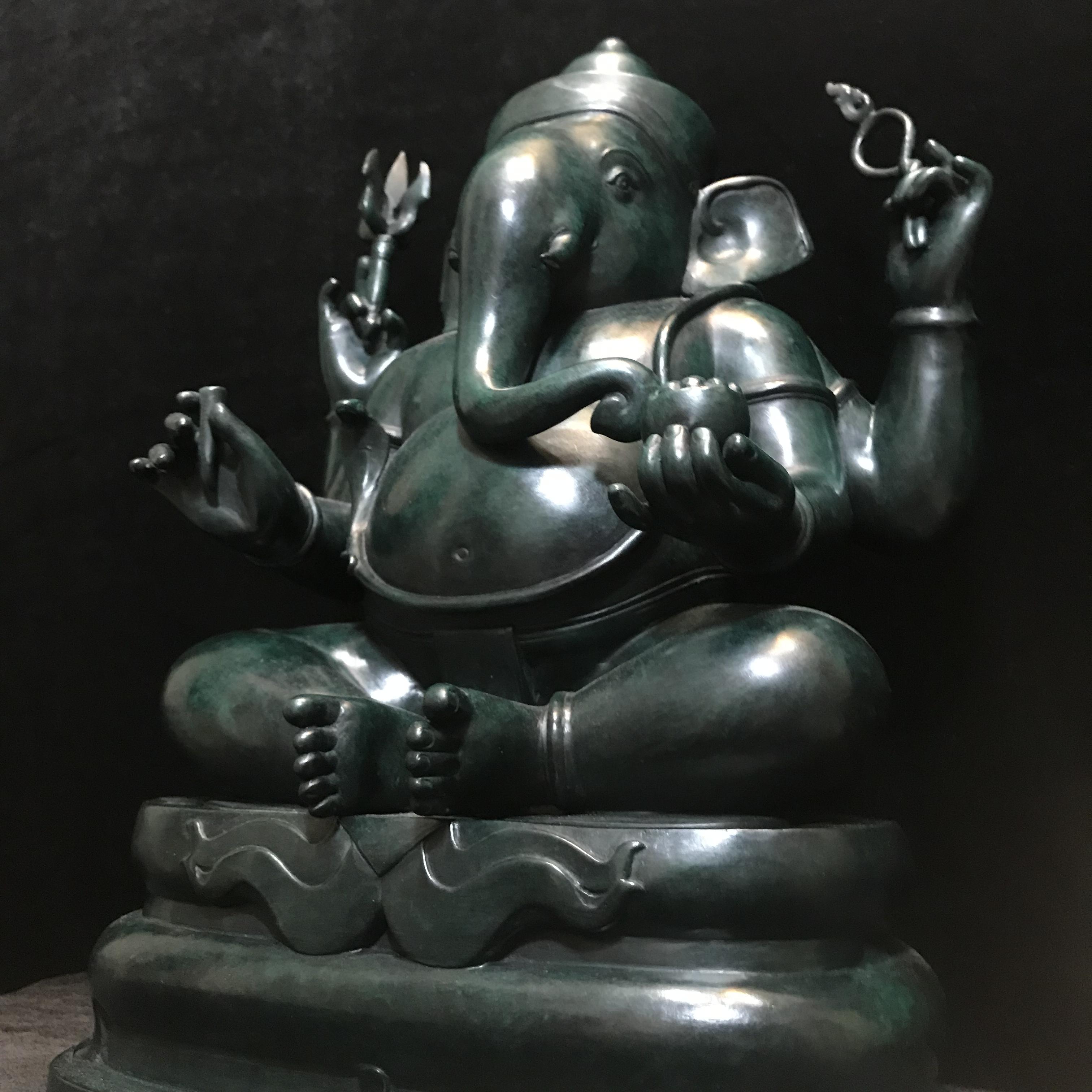 พระพิฆเนศวร 65 ปี คณะจิตรกรรม มหาวิทยาลัยศิลปากร ปี2551 ลอยองค์เนื้อสำริดขนาดหน้าตัก 9 นิ้ว(เนื้อสำริดเขียวพลาติน่า)