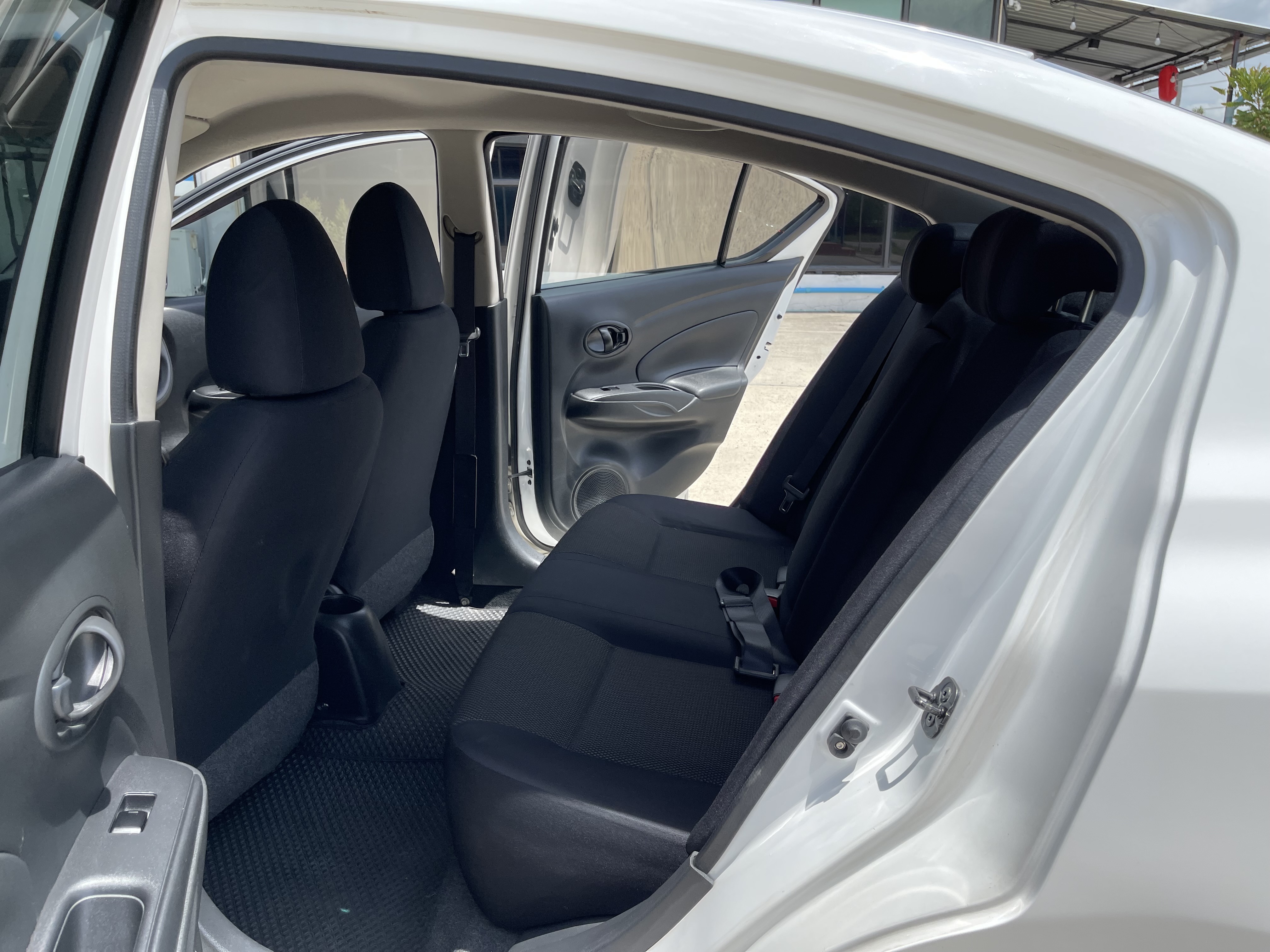 Nissan Almera 1.2 ES At 2013 ขาว