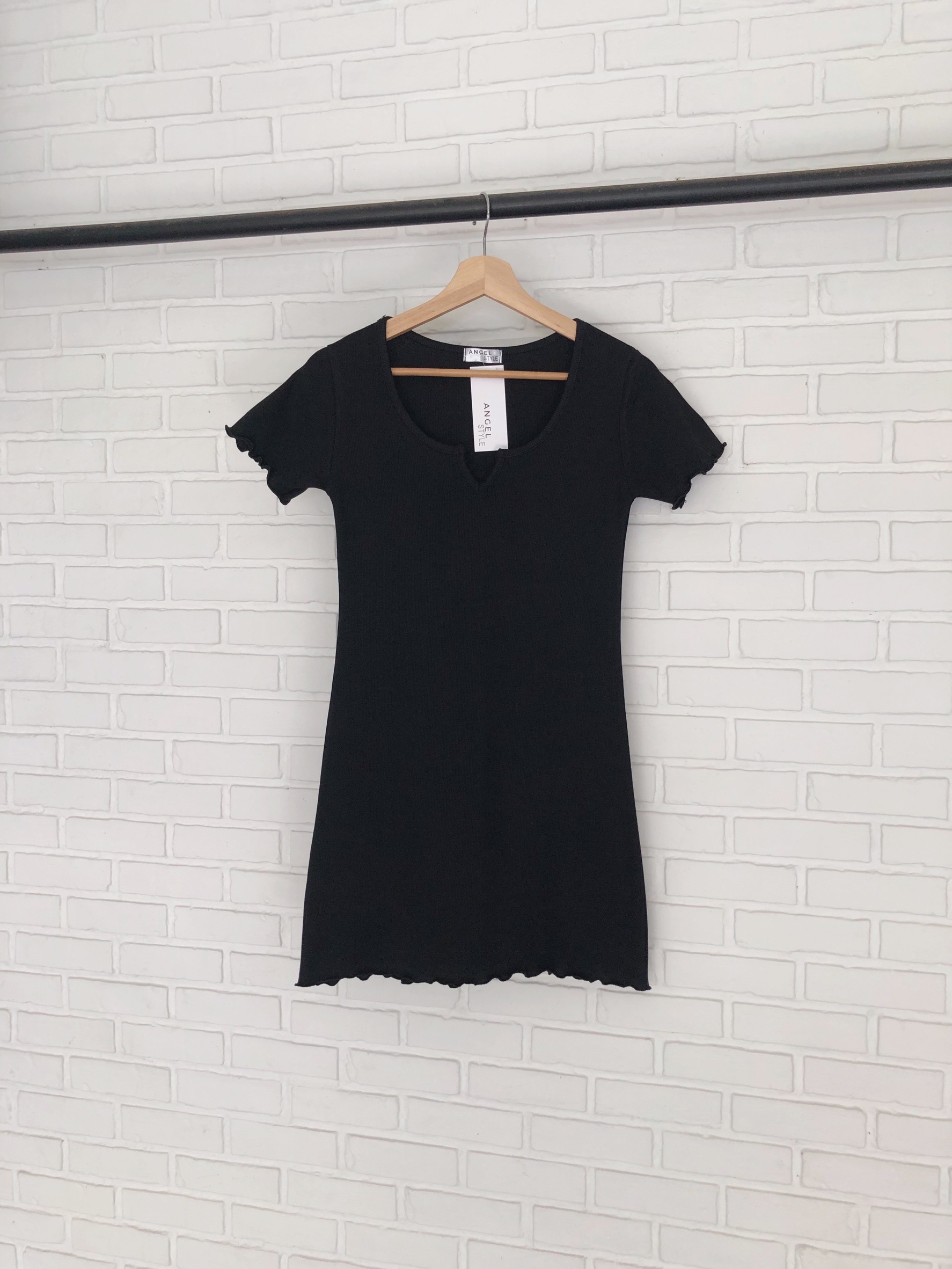 เดรสขอบหยัก