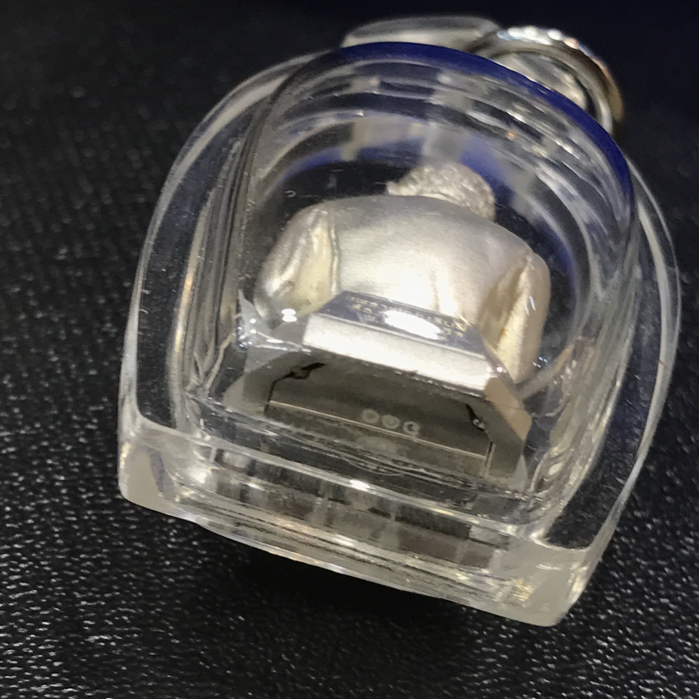 พระบรมรูปพระบาทสมเด็จพระเจ้าอยู่หัว(ทรงงาน)ตรา ภ.ป.ร. ปี2551 ขนาดความสูง 1 นิ้ว เนื้อเงิน