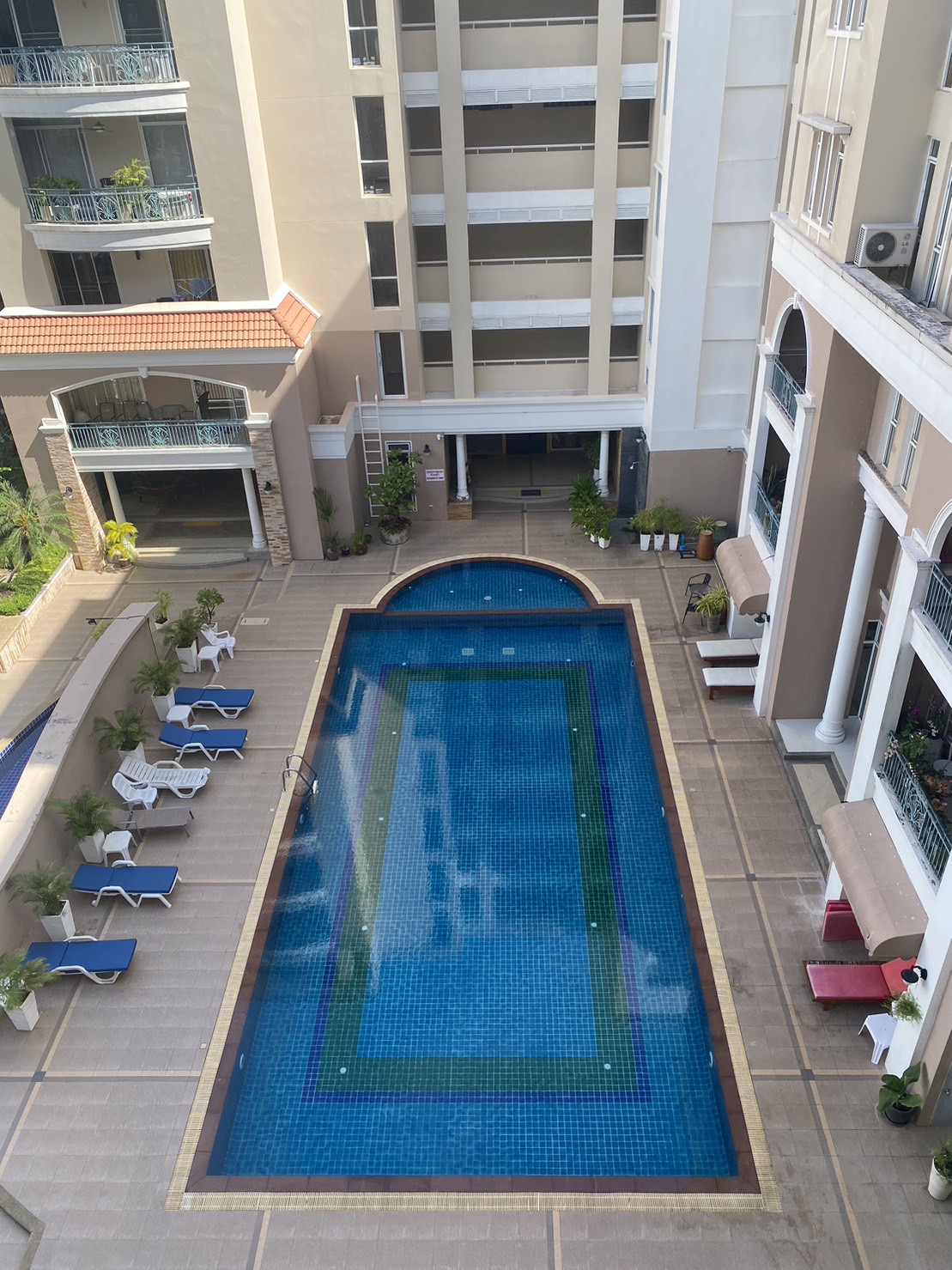 For Rent : Condo near Patong Beach, 2 Bedroom 2 Bathroom, 5th flr.