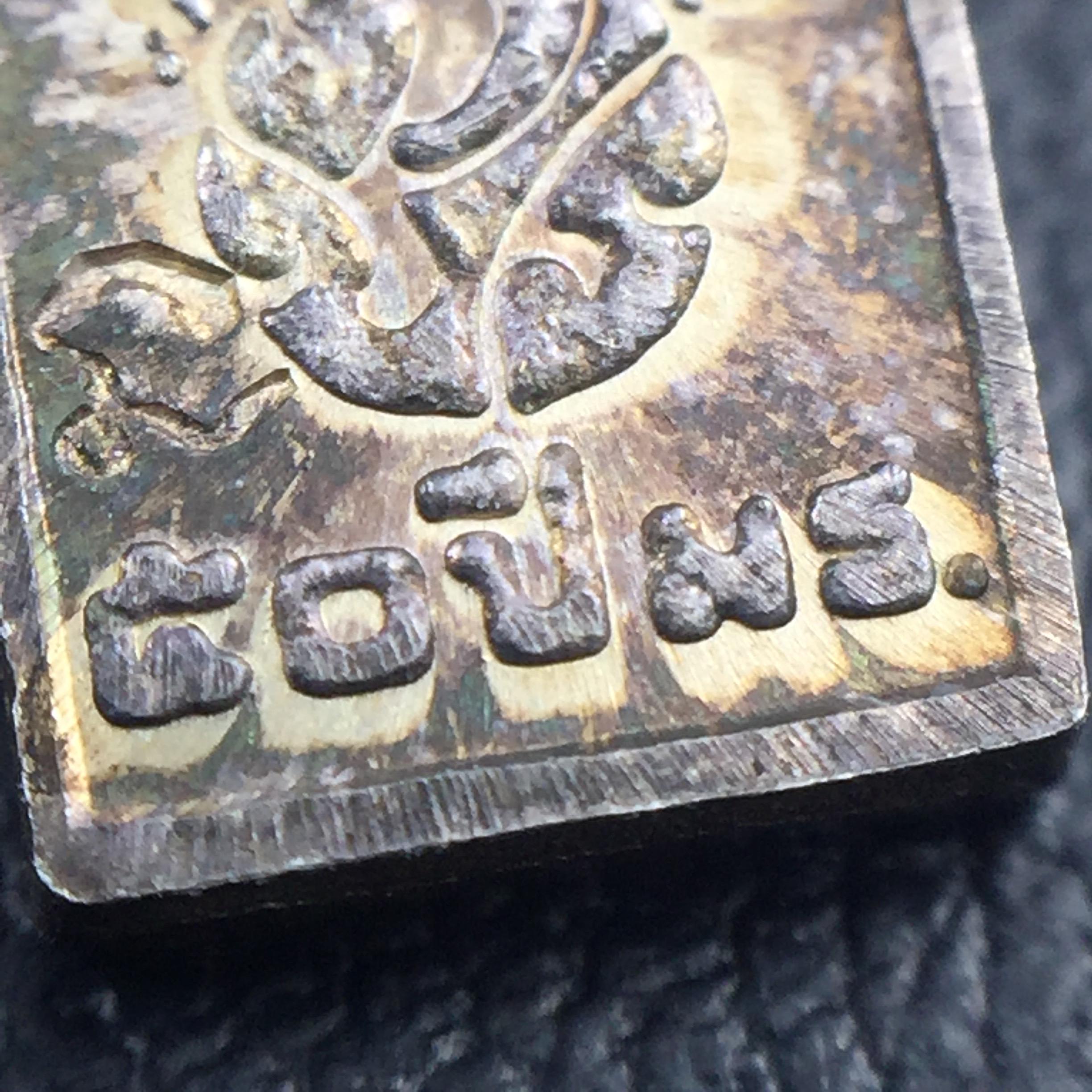 พระปรกใบมะขาม พระพุทธสิหิงค์ ภปร. ธรรมศาสตร์ 50ปี เนื้อเงิน(คัดสภาพสวยคมชัด ผิวเดิม หายาก)(ในหลวงรัชกาลที่9 เสด็จเททอง)(พระปรกใบมะขาม ภปร. รุ่นแรก) )(พิธีใหญ่ เกจิที่มีชื่อเสียงมาร่วมปลุกเสกจำนวนมาก ชนวนมาลสารเก่าเข้มขลัง )