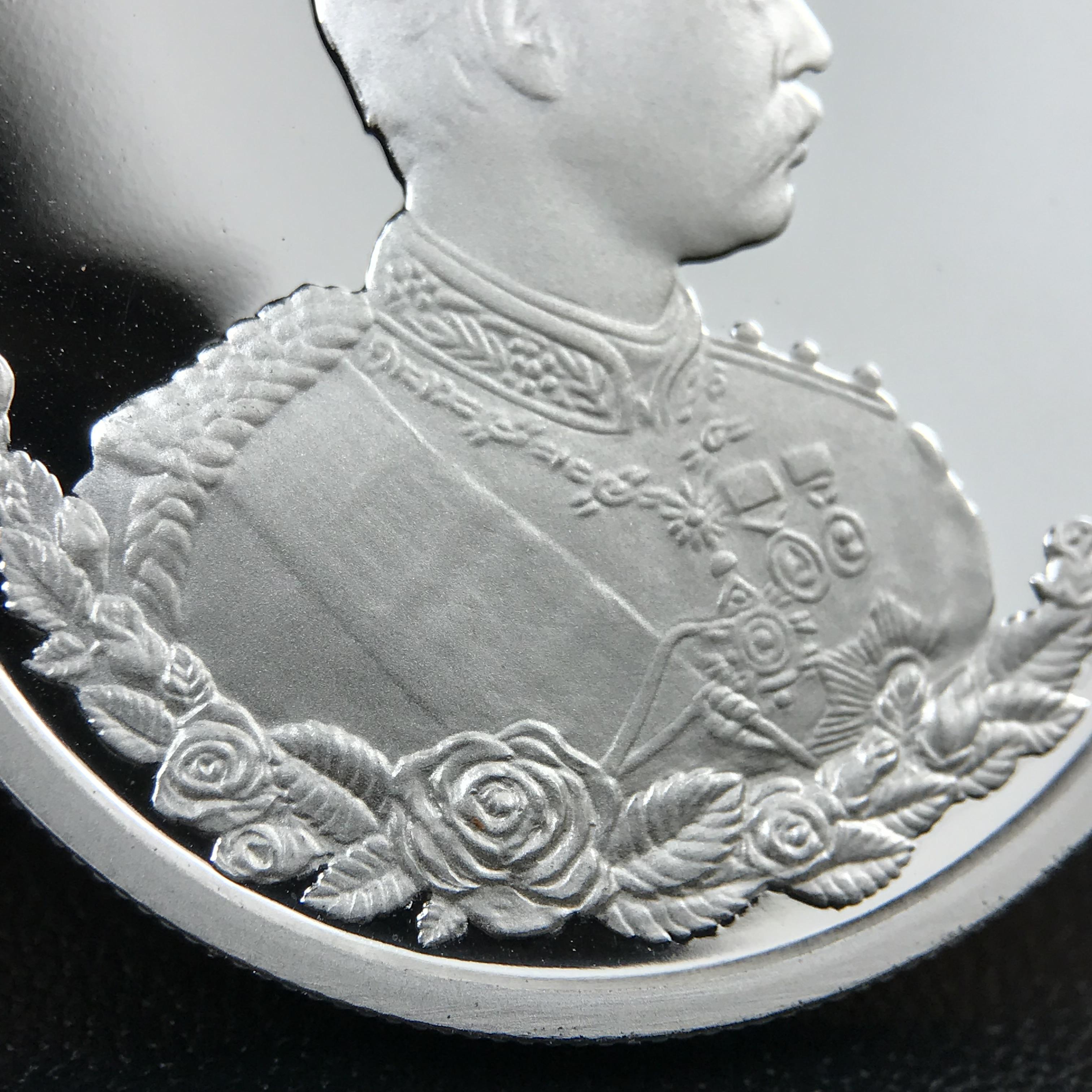 เหรียญรัชกาลที่ 5 หลัง 12 นักษัตริย์ รุ่นมหาลาภ ปี 2539 เนื้อเงินขัดเงา บล็อกนอก(เพิร์ธ)ออสเตรเรีย ขนาด 3.2 ซ.ม. กล่องบรรจุเดิมครบสมบูรณ์สวยงาม พิธีพุทธาภิเษก ณ.พระอุโบสถ วัดพระแก้ว สมเด็จพระญาณสังวร สมเด็จพระสังฆราช เป็นประธานพิธี