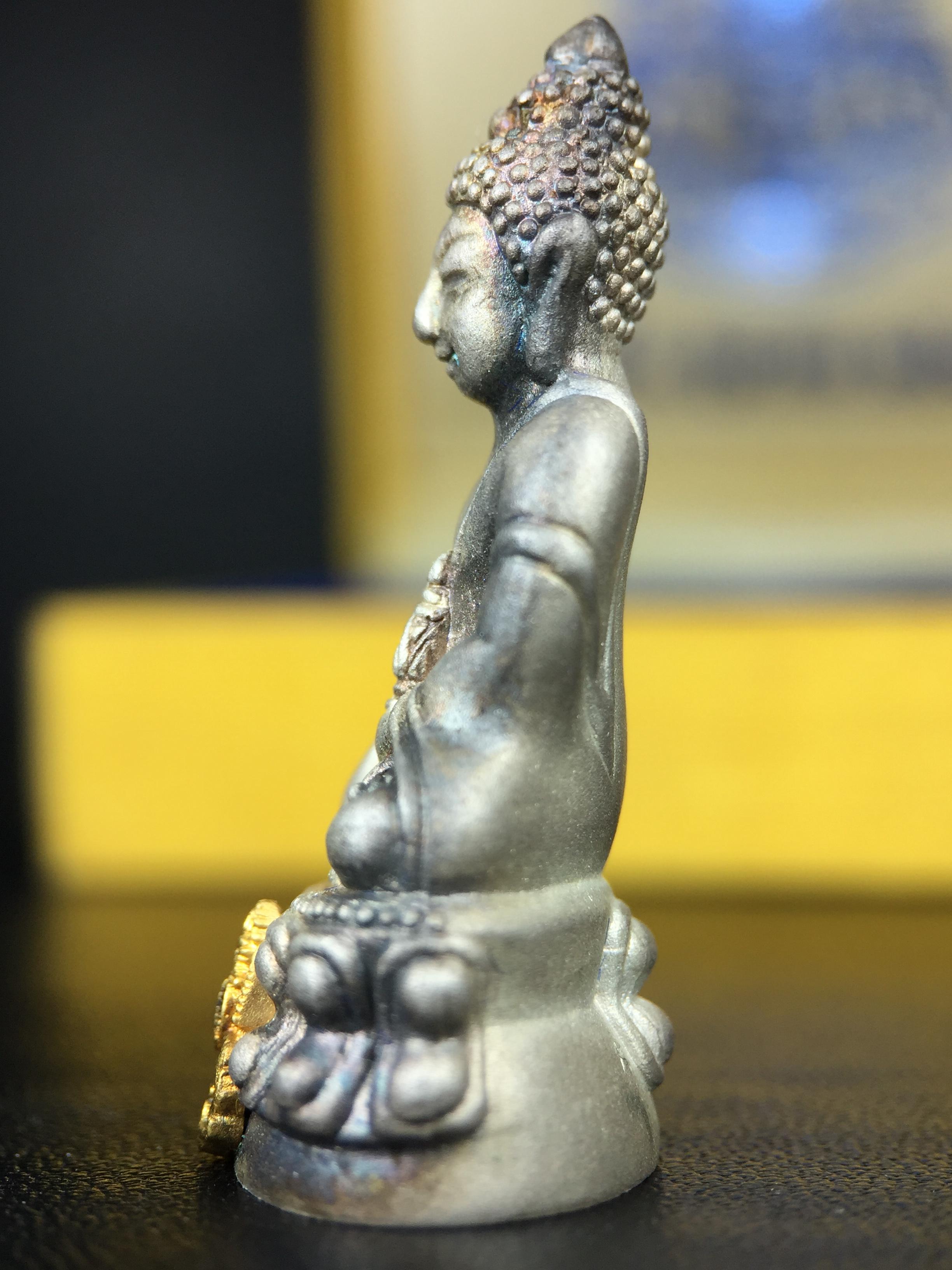 พระกริ่งสมเด็จญาณ วัดบวรนิเวศวิหาร เนื้อเงินบริสุทธิ์ 92.5% ตรากาญจนาภิเษกทองคำ(เนื้อทองคำแท้) พระราชทานแจกเมื่อ 3 ตุลาคม 2538 จัดสร้างในวโรกาส สมเด็จพระญาณสังวร สมเด็จพระสังฆราช ฉลองพระชนมายุครบ 82 พรรษา และฉลองครองราชสมบัติครบ 50 ปี รัชกาลที่ 9(หายาก)