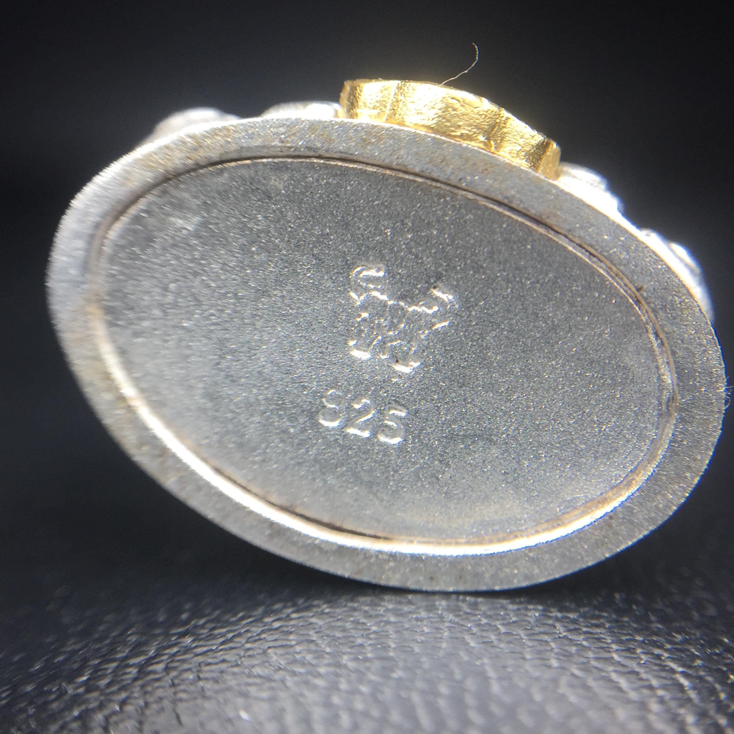 พระกริ่งสมเด็จญาณ วัดบวรนิเวศวิหาร เนื้อเงินบริสุทธิ์ 92.5% ตรากาญจนาภิเษกทองคำ(เนื้อทองคำแท้) พระราชทานแจกเมื่อ 3 ตุลาคม 2538 จัดสร้างในวโรกาส สมเด็จพระญาณสังวร สมเด็จพระสังฆราช ฉลองพระชนมายุครบ 82 พรรษา และฉลองครองราชสมบัติครบ 50 ปี รัชกาลที่ 9(หายาก)