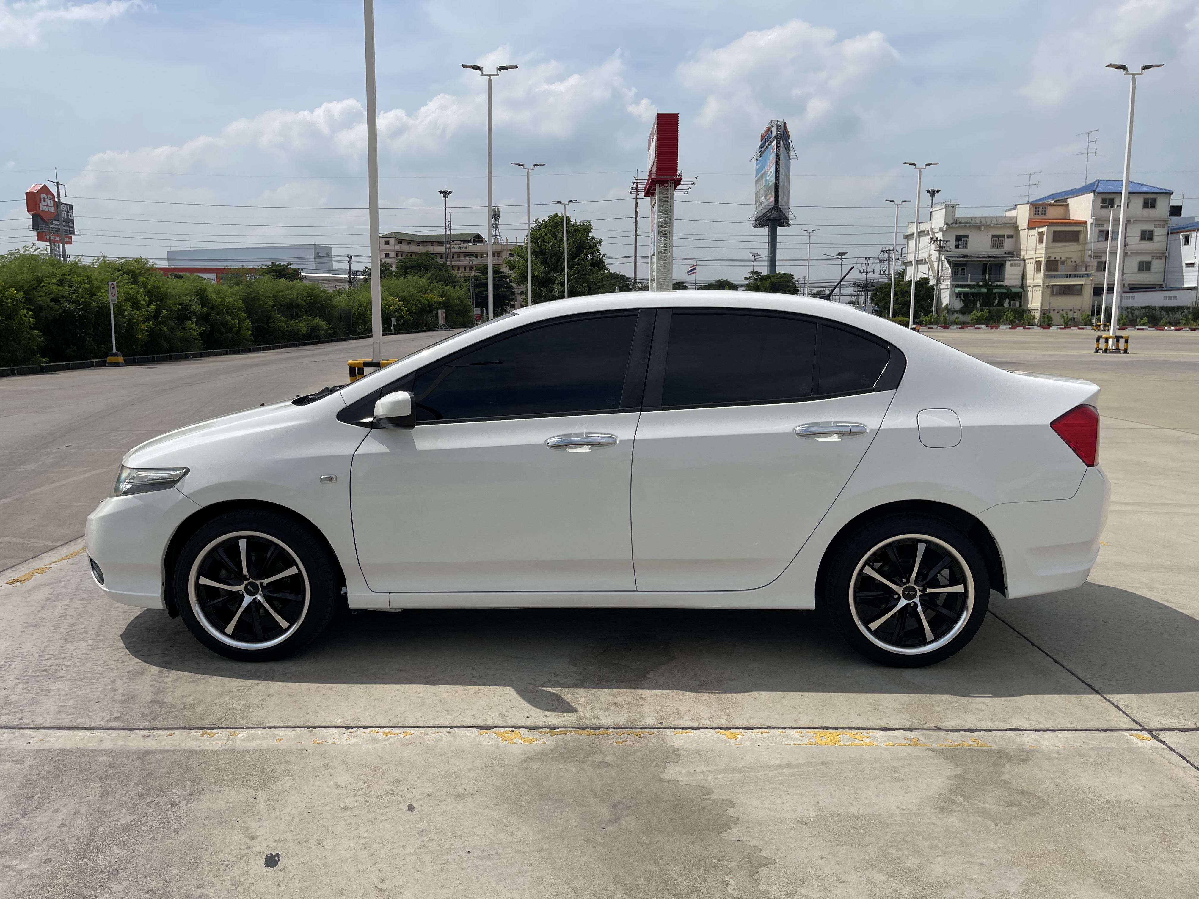 Honda City 1.5 V At 2013 ขาว