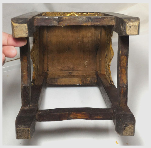 โต๊ะยอด หรือโต๊ะหมู่เดี่ยว เล็ก