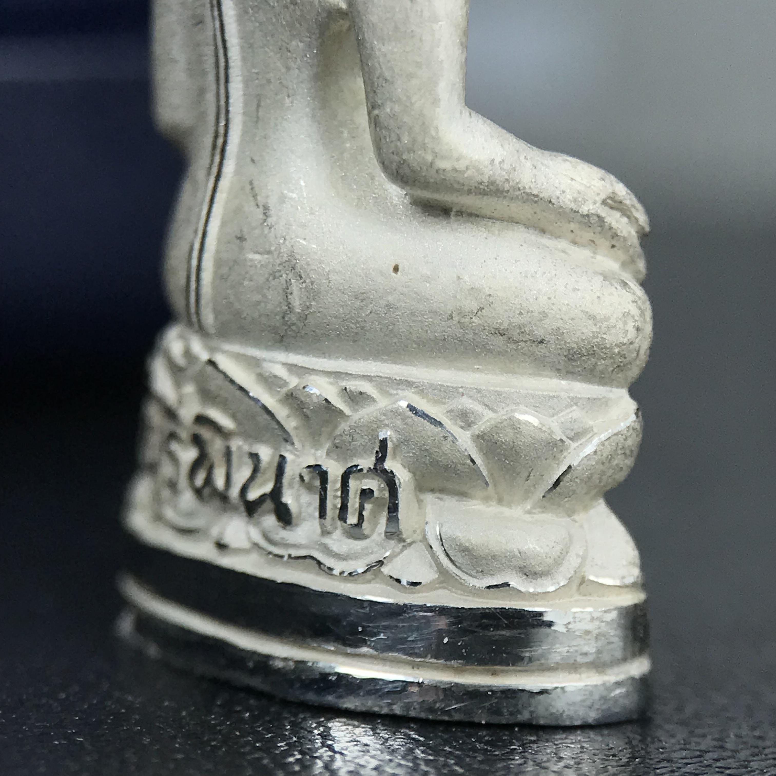 พระกริ่งไพรีพินาศ ญสส.มูลนิธิพิทักษ์ดวงตาประชาชน ฉลองศิริราชสมบัติครองราชย์ 50 ปี รัชกาลที่ 9 เนื้อเงินบริสุทธิ์ 99.9% ขนาดสูง 2.8 ซม. พร้อมกล่องบรรจุเดิมและการ์ดใบรับรองเดิมครบสมบูรณ์(องค์หมายเลข ๖๖๘๐)