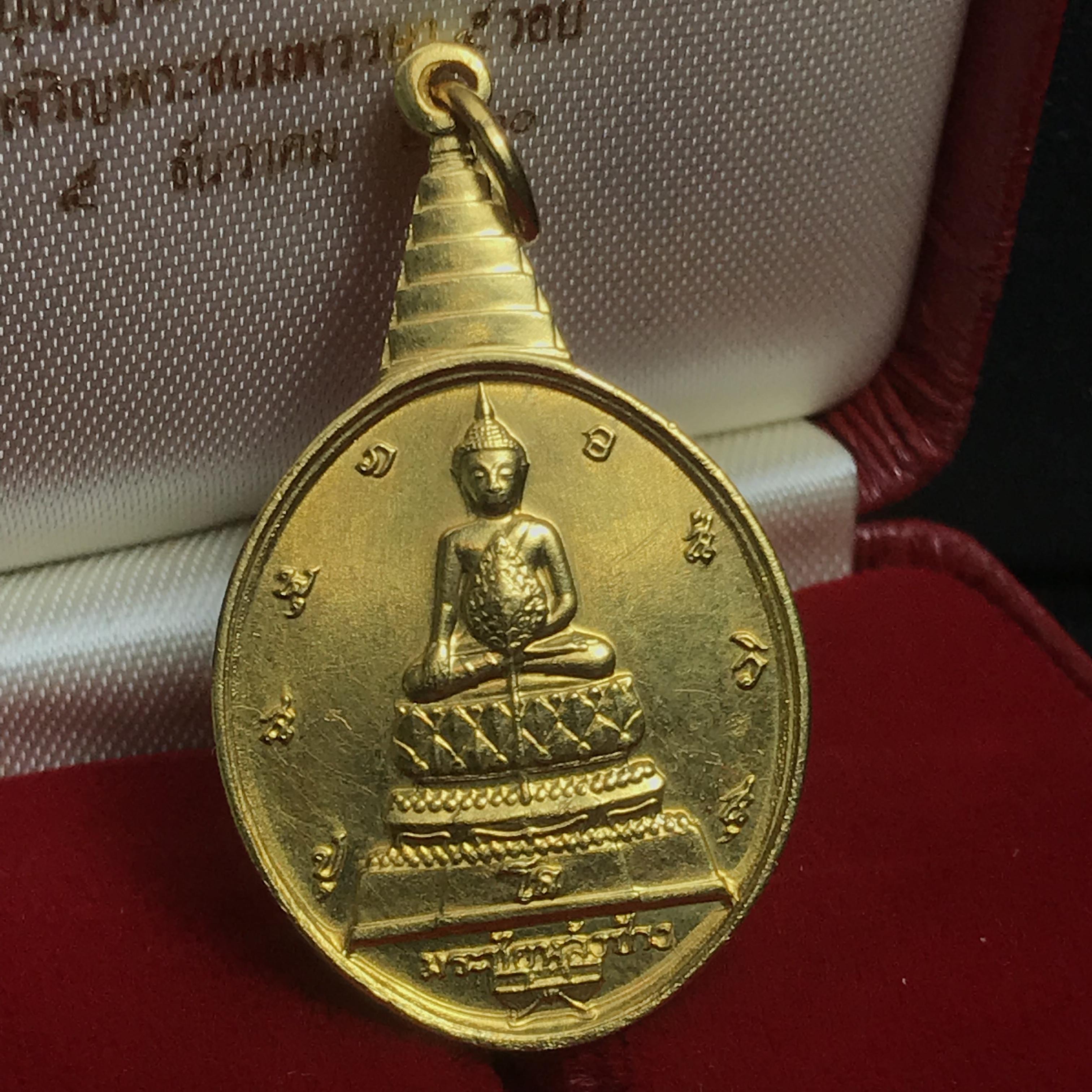 เหรียญพระชัยหลังช้าง ภปร. ปี2530 เนื้อทองคำ พิมพ์ใหญ่ 15กรัม(หนักหนึ่งบาท) พิธีใหญ่ นิยม สภาพสวย กล่องบรรจุเดิมครบ หายากมาก