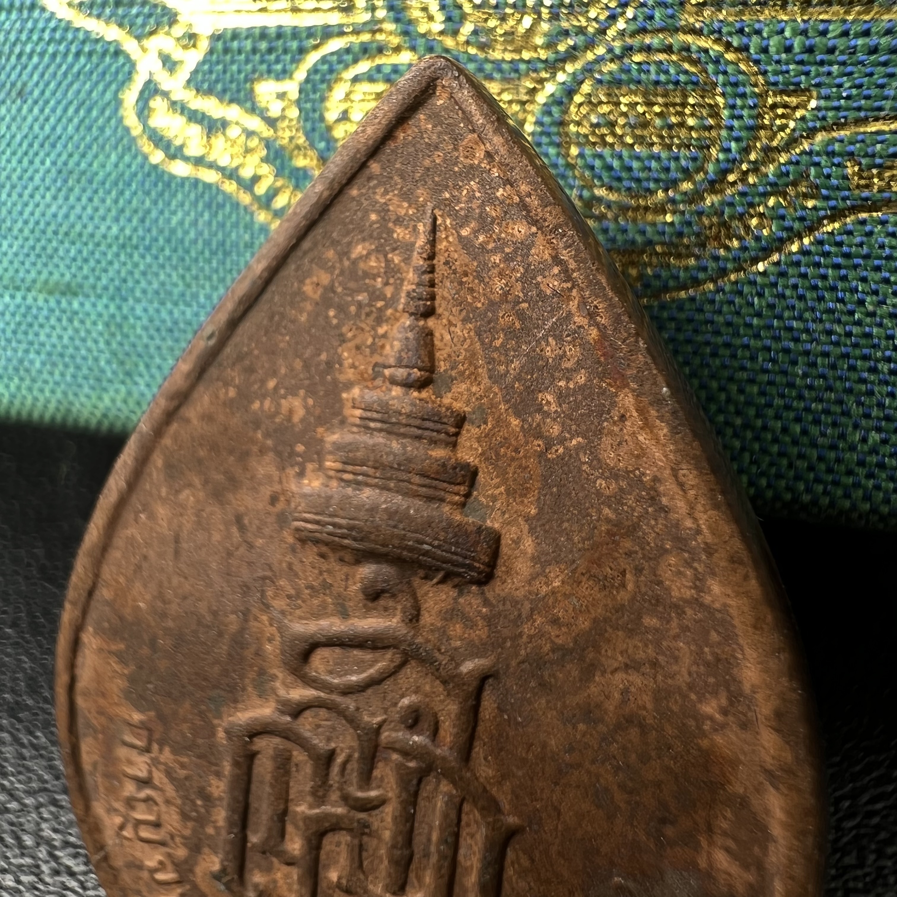 เหรียญพระพิฆเนศวร ญสส. ชุดกาญจนาภิเษกครองราชย์ 50 ปี พุทธศักราช 2538 วัดบวรนิเวศวิหาร พิมพ์ใหญ่(2.9 ซม.) เนื้อทองทิพย์ สภาพสวยเดิมพร้อมกล่องบรรจุเดิม ตอกโค๊ดหมายเลขกำกับ(คัดสภาพสวยเดิม พิธีใหญ่ พุทธศิลป์งดงาม)