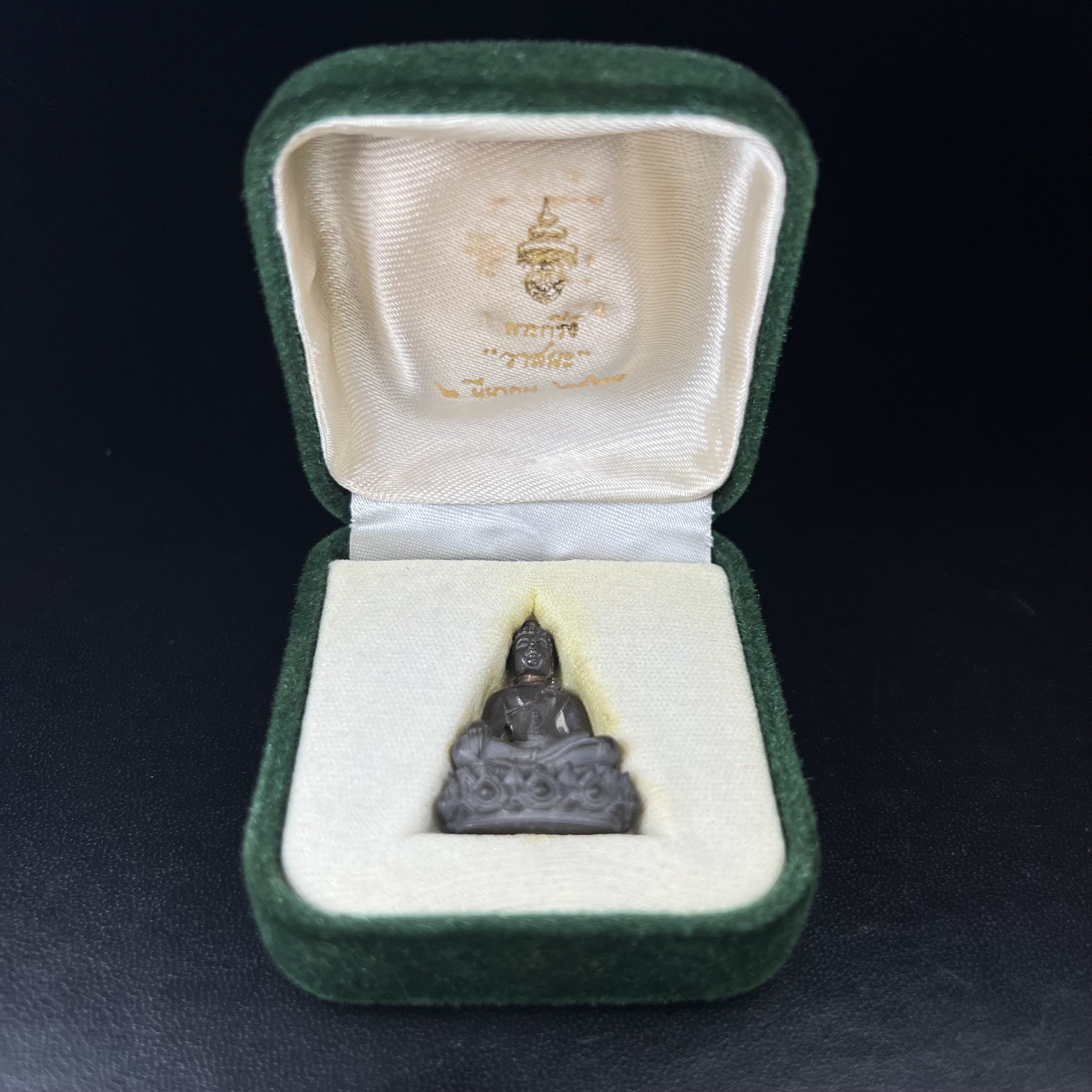 พระกริ่งวาสนา(รุ่นแรก) 80 พรรษา สมเด็จพระสังฆราช (วาสน์) วัดราชบพิธฯ ปี2521 เนื้อนวโลหะ(ตอกโค๊ตพระปิดตา) โดยมีหลวงปู่โต๊ะ วัดประดู่ฉิมพลีร่วมปลุกเสก พร้อมกล่องบรรจุเดิม(รุ่นแรก คอตั้งตรงได้สัดส่วน หายาก)