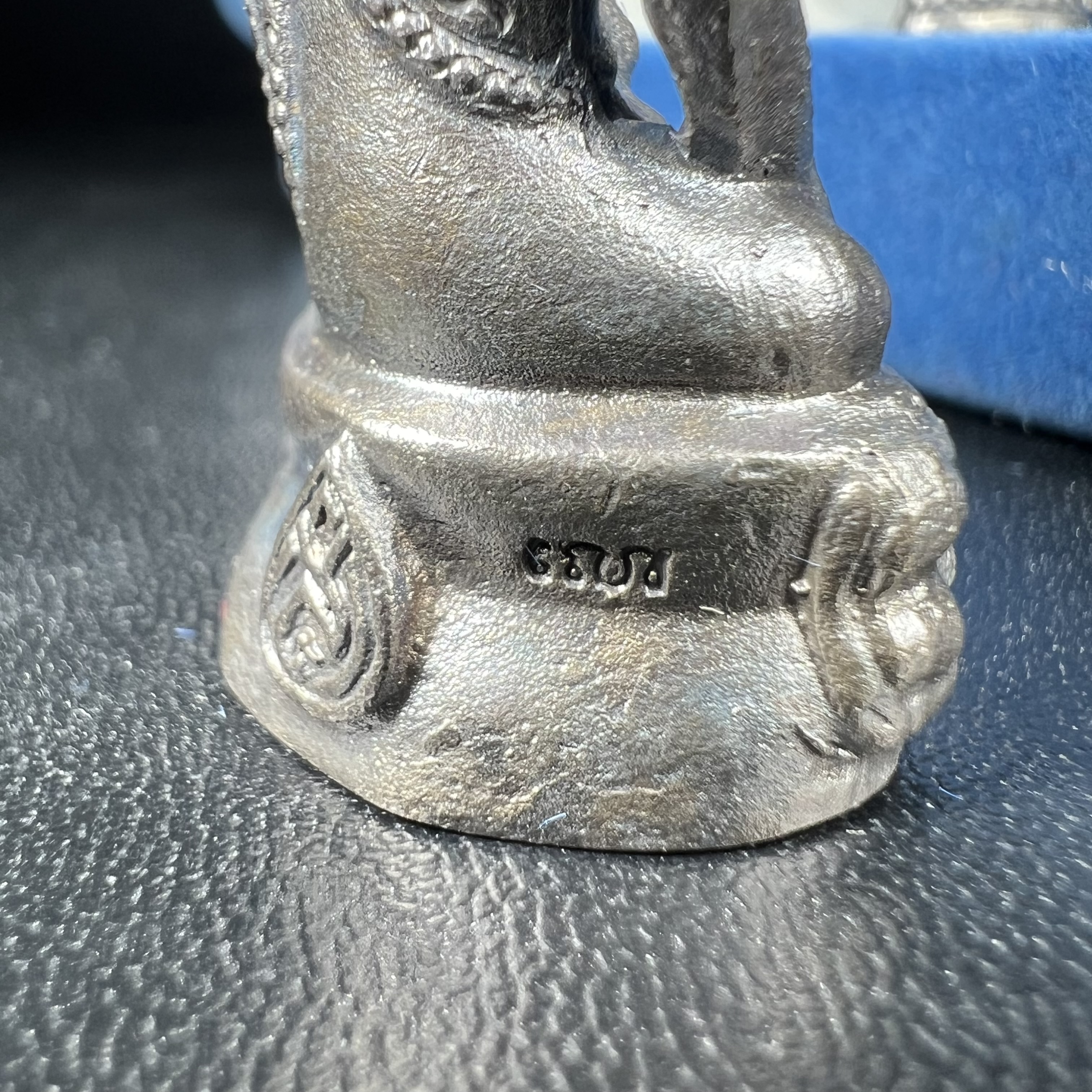 พระกริ่ง-พระชัยวัฒน์ สว. 90 พรรษาสมเด็จย่า ปี2533 เนื้อนวโลหะ(ผสมทองคำเยอะมากรุ่นนี้)(ในหลวงรัชกาลที่9เสด็จในพิธี)(หล่อแบบโบราณอุดมวลสาร 108 แบบฉบับพระกริ่งใหญ่สายวัดสุทัศน์ พระสังฆราช(แพ))(1 ใน 3000 ชุด) หายาก