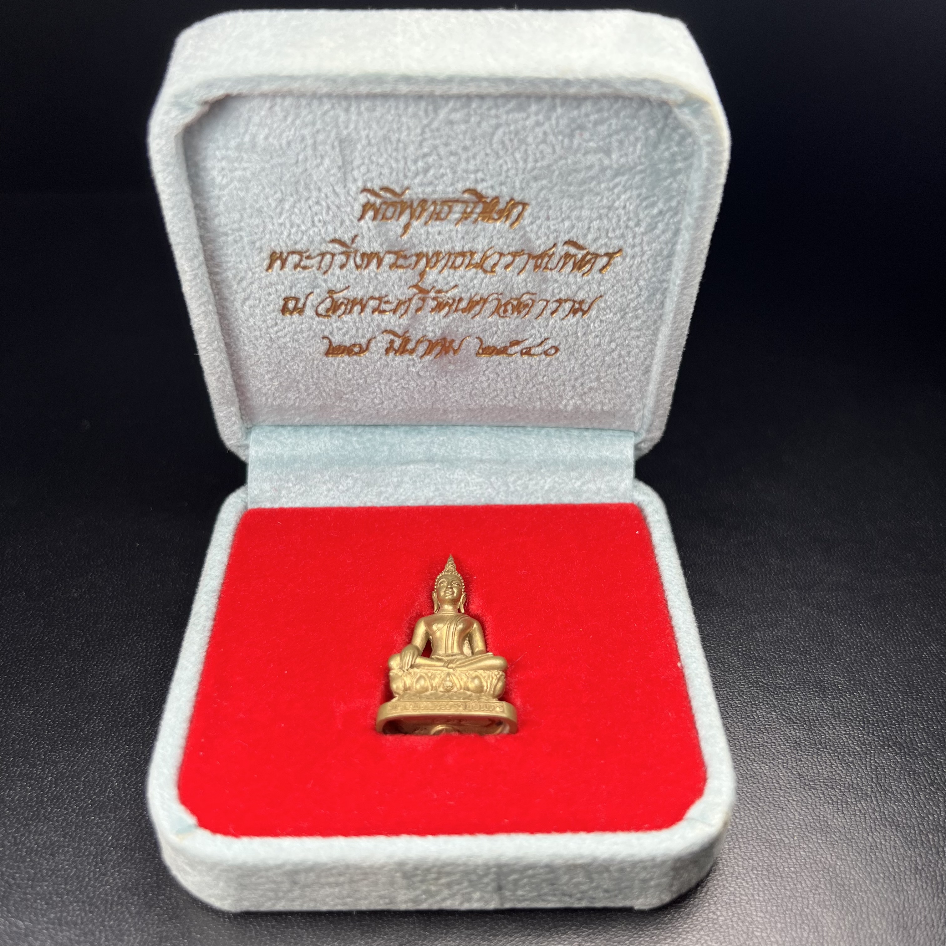 พระกริ่งพระพุทธนวราชบพิตร ครองสิริราชสมบัติครบ 50 ปี พ.ศ.2540 เนื้อทอง93 ชุดพระราชทาน(หายาก)