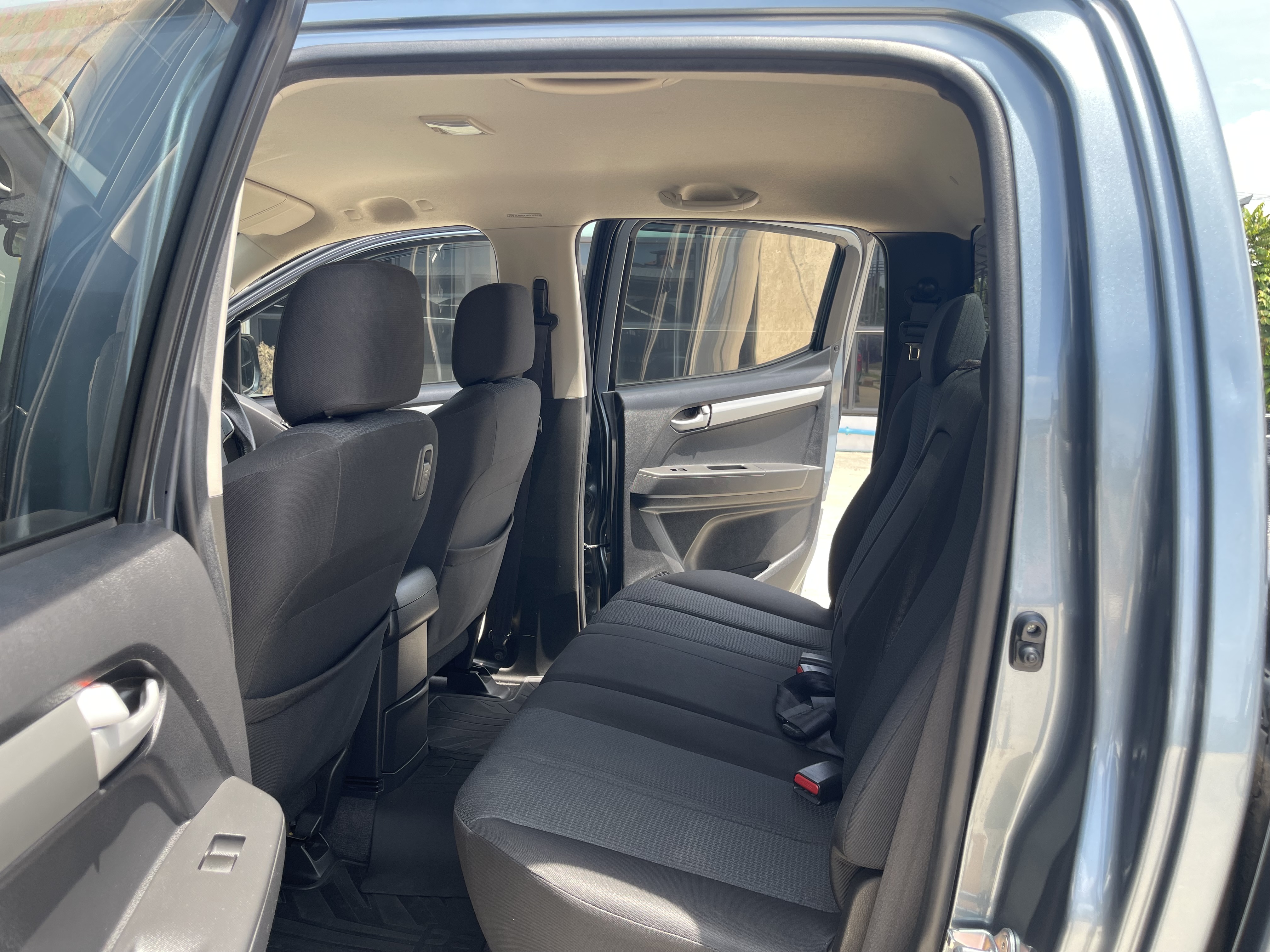 Isuzu Dmax All New 4ประตู Hilander 2.5 Vgs Z Dvd 2013 เทา