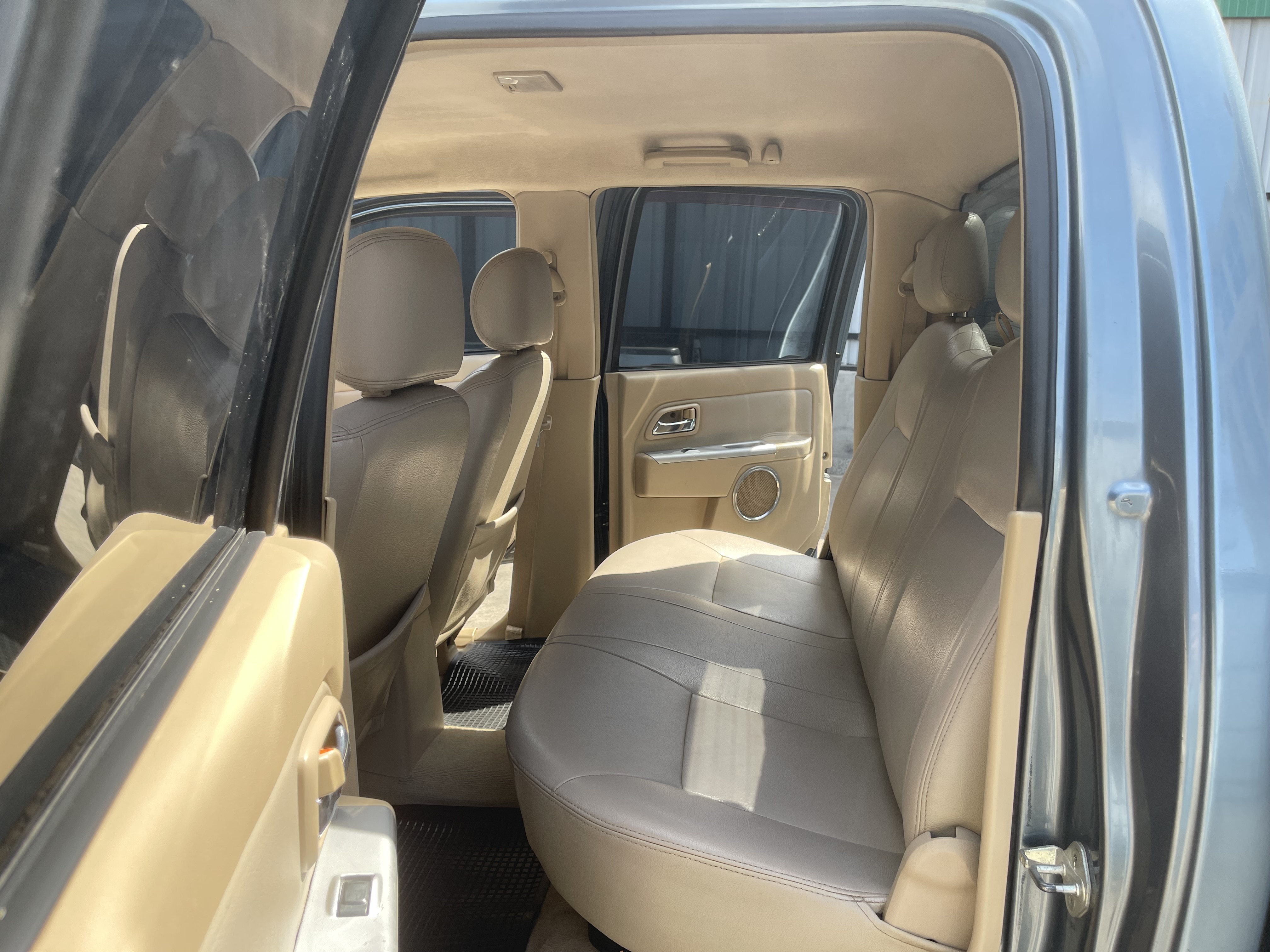 Isuzu Dmax 4ประตู Hilander 2.5 Abs 2011 เทา