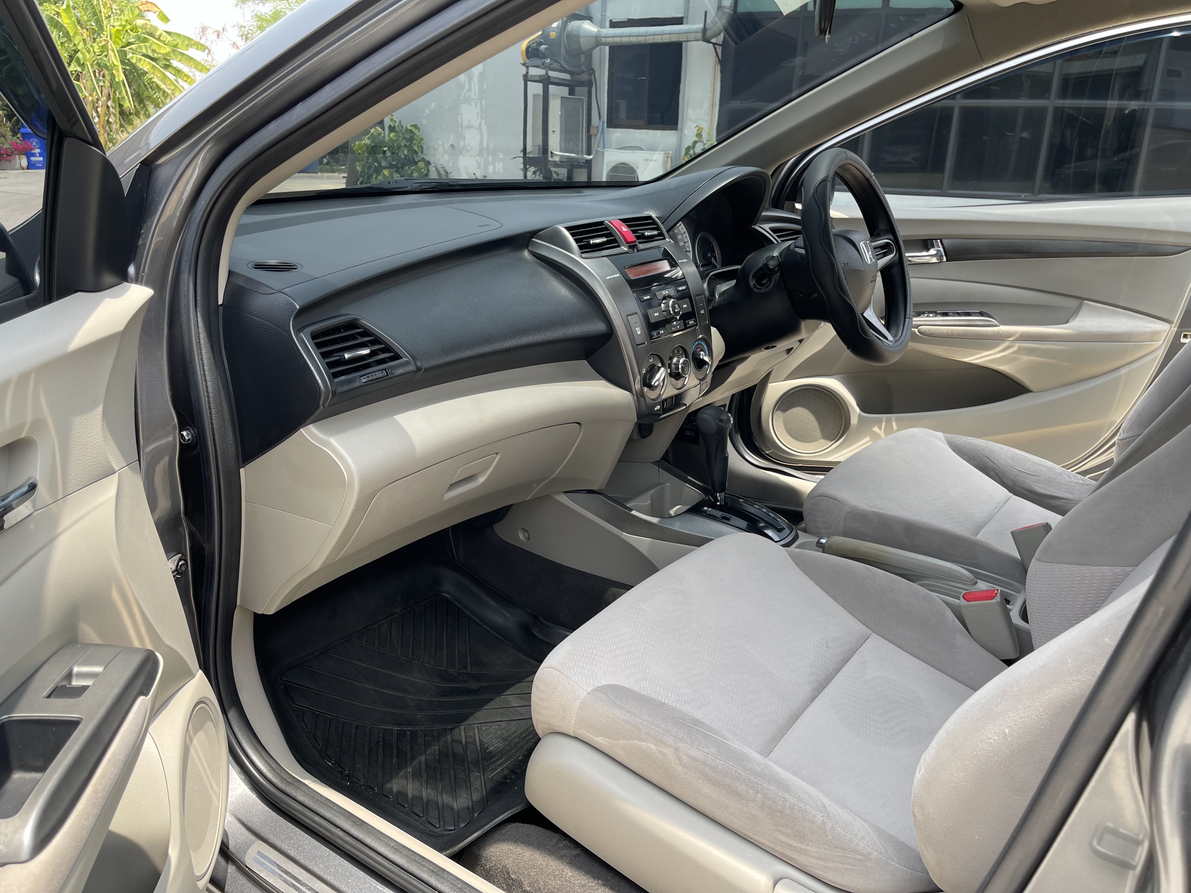 Honda City 1.5 V At 2013 เทา