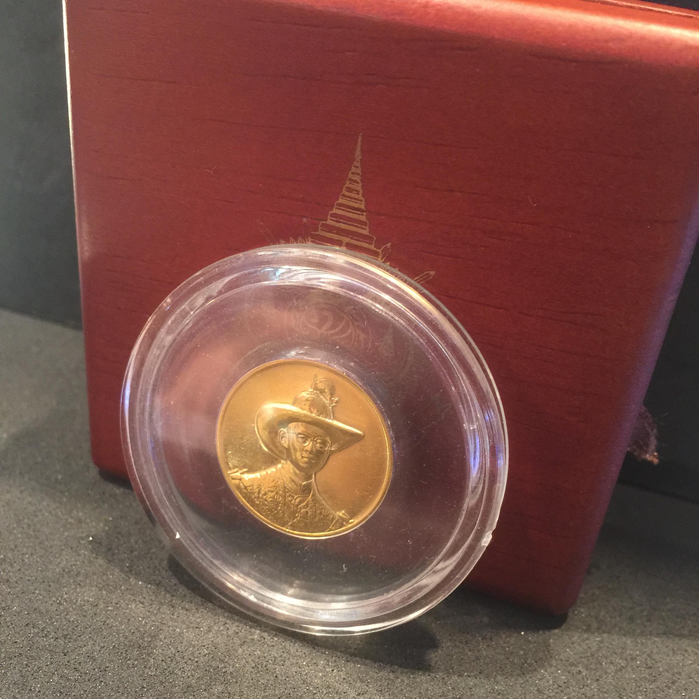 เหรียญ ร.9 มหามงคลเฉลิมพระชนมพรรษา 6 รอบ(ทองคำ)(หายาก)