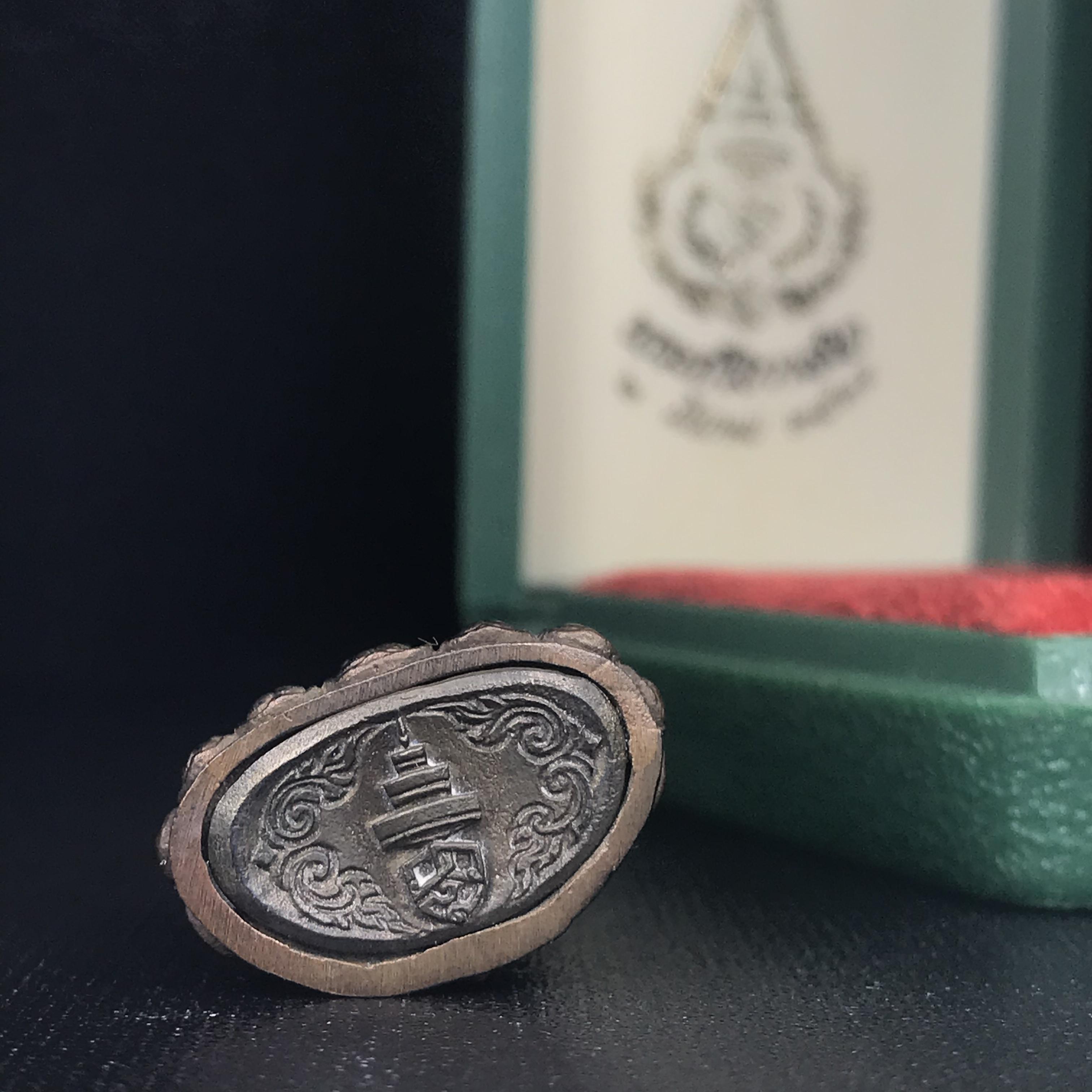 พระกริ่งวาสนาสมเด็จพระสังฆราช (วาสน์) วัดราชบพิธฯ ปี 2531 เนื้อนวโลหะ สร้างเป็นที่ระลึกในคราวที่สมเด็จพระอริยวงศาคตญาณ สมเด็จพระสังฆราช (วาสน์ วาสโน) มีพระชนมายุครบ 90 พรรษา(ในหลวง ร.9 เสด็จในพิธี) งานแกะแม่พิมพ์โดย นายช่างเกษม มงคลเจริญ)(1 ใน1991 องค์)