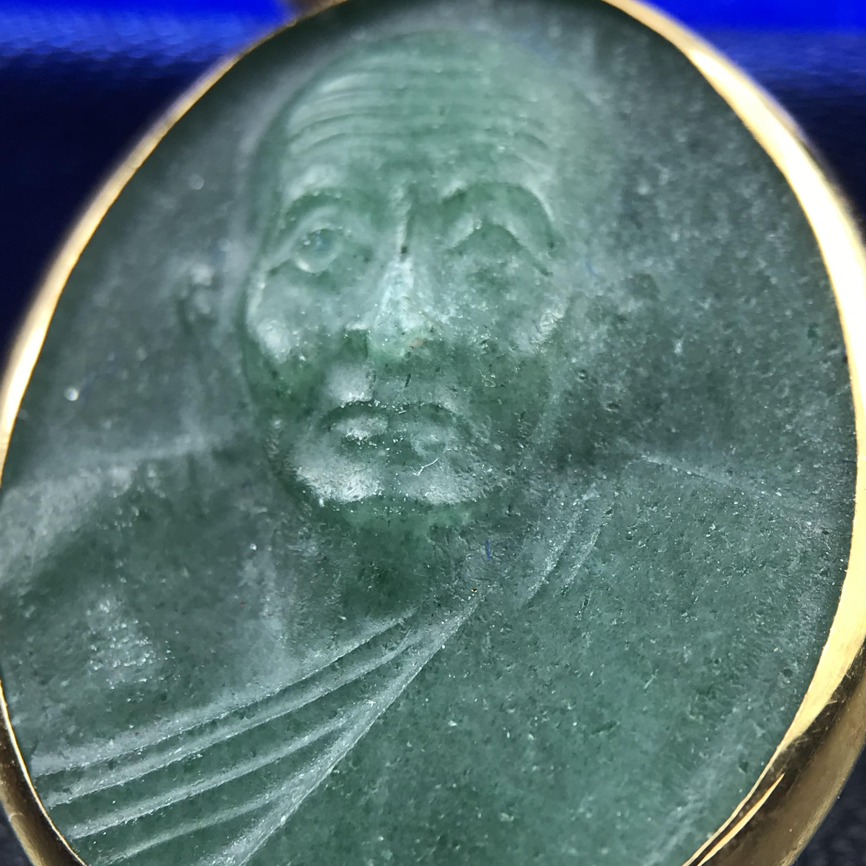 หลวงปู่ทวด วัดพะโคะ จ.สงขลา ปี 2543 เหรียญหยกรูปไข่(เลี่ยมทองคำ) ขนาด 2.2 x 2.5 ซม. ด้านหลังแผ่นโค๊ตทองคำ สร้างโดยสมาคมชาวเพชรบุรี “สมเด็จเจ้าพะโคะหลวงปู่ทวดเหยียบน้ำทะเลจืด” ครั้งแรกแห่งประวัติศาสตร์(สวยงามเป็นของล้ำค่าหายากมาก)สภาพสวยสมบูรณ์