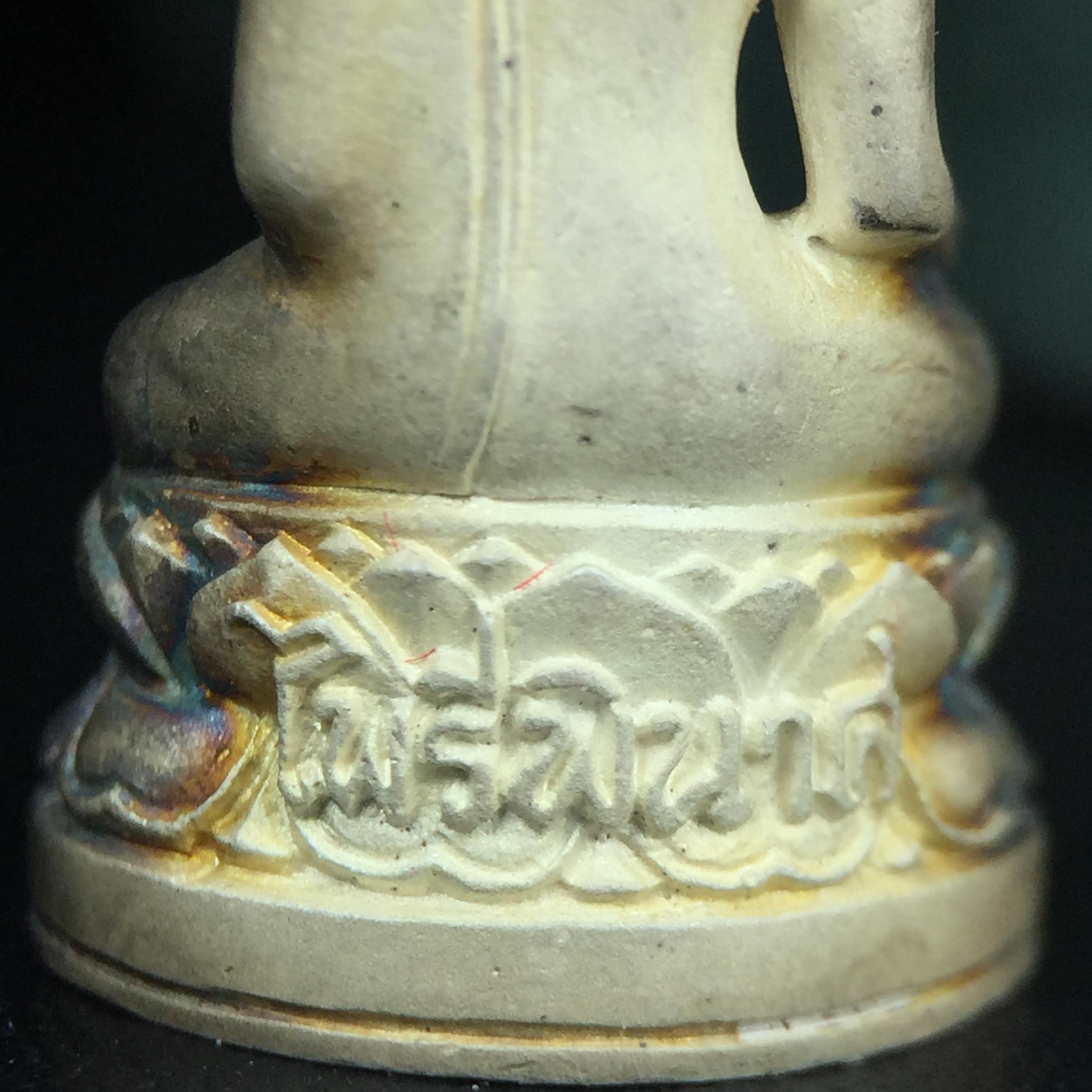 พระกริ่งไพรีพินาศ ตรากาญจนาภิเษก วัดบวรนิเวศวิหาร ที่ระลึกในหลวงรัชกาลที่9 ครองสิริราชสมบัติครบ 50 ปี เนื้อเงิน(สภาพผิวเดิม ขึ้นสีรุ้งธรรมชาติ สวยแบบนิยม)พร้อมกล่องบรรจุเดิม ครบ สมบูรณ์ ชุดพระราชทาน(หายาก)