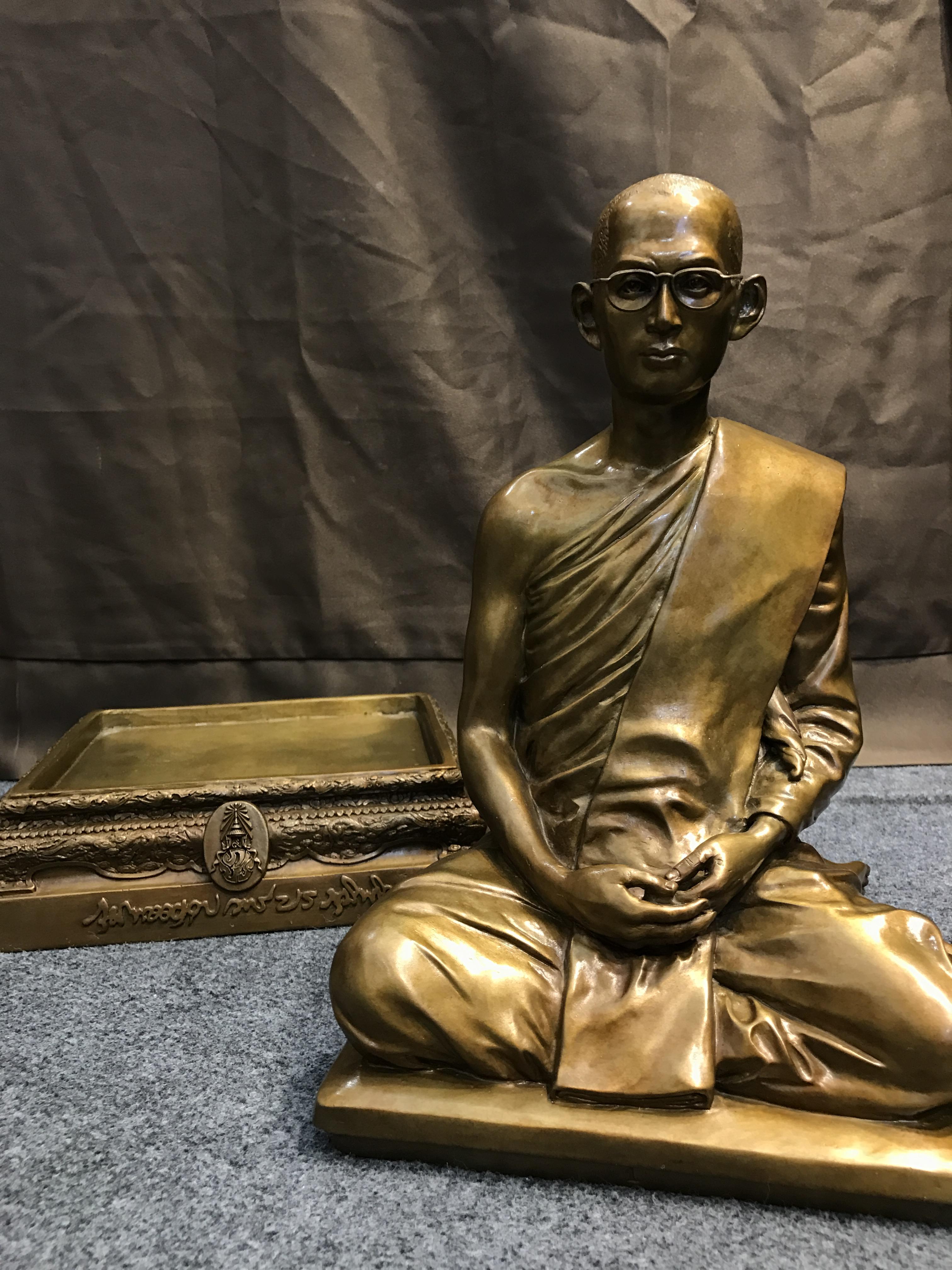 พระบรมรูปพระบาทสมเด็จพระเจ้าอยู่หัวรัชกาลที่9 ทรงผนวช(หน้าตัก9นิ้ว) เนื่องในโอกาสมหามงคลเฉลิมพระชนมพรรษา 7 รอบ 84 พรรษา 5 ธันวาคม 2554