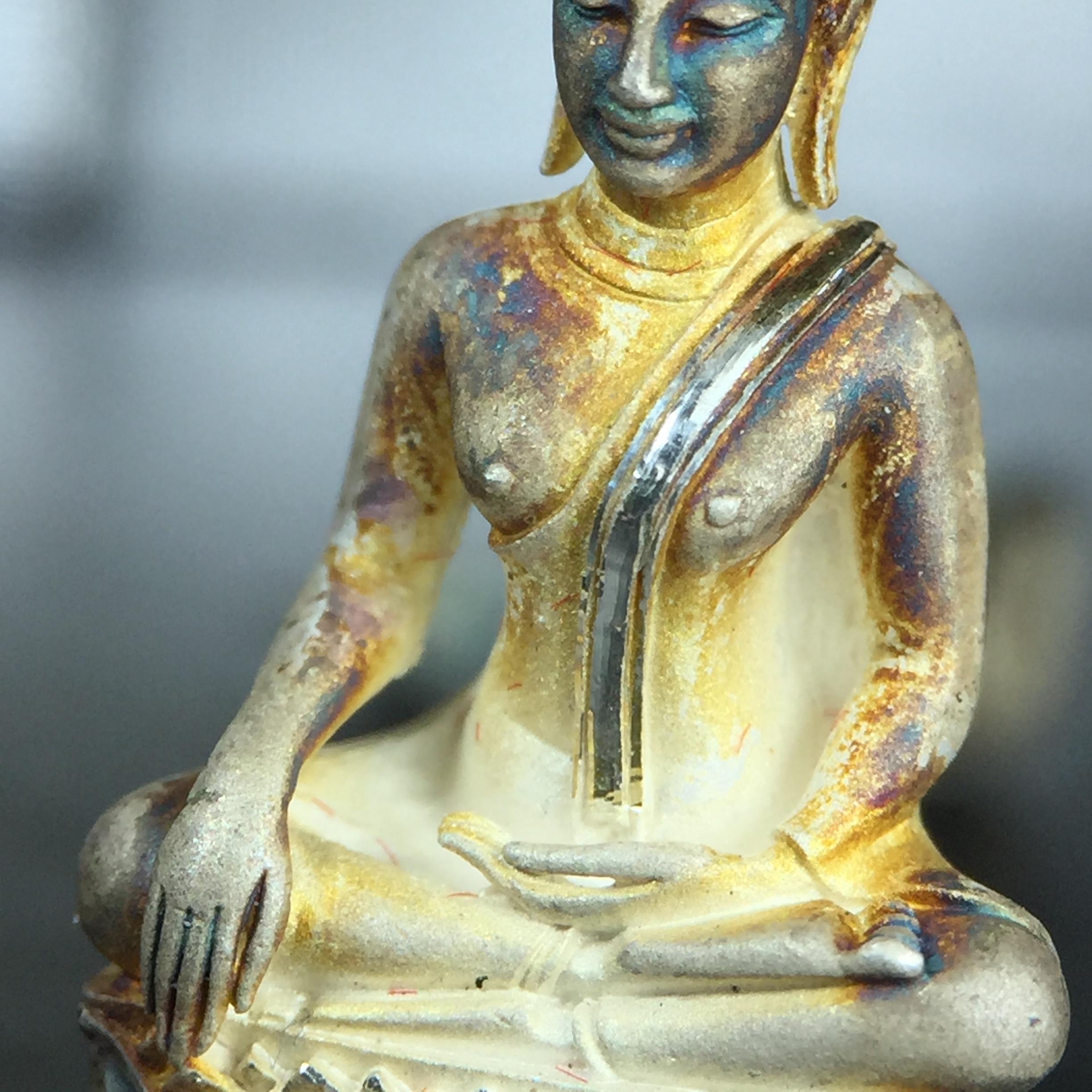 พระกริ่ง+พระชัยวัฒน์พระพุทธนวราชบพิตร ครองสิริราชสมบัติครบ 50 ปี พ.ศ.2540 เนื้อเงินผิวเดิมๆขึ้นสีรุ้งธรรมชาติแบบนิยม(หายาก)(สีสันที่ธรรมชาติสรรค์สร้าง)พร้อมกล่องบรรจุเดิมครบ(1ชุด 2 องค์)1 ใน 9500 ชุด