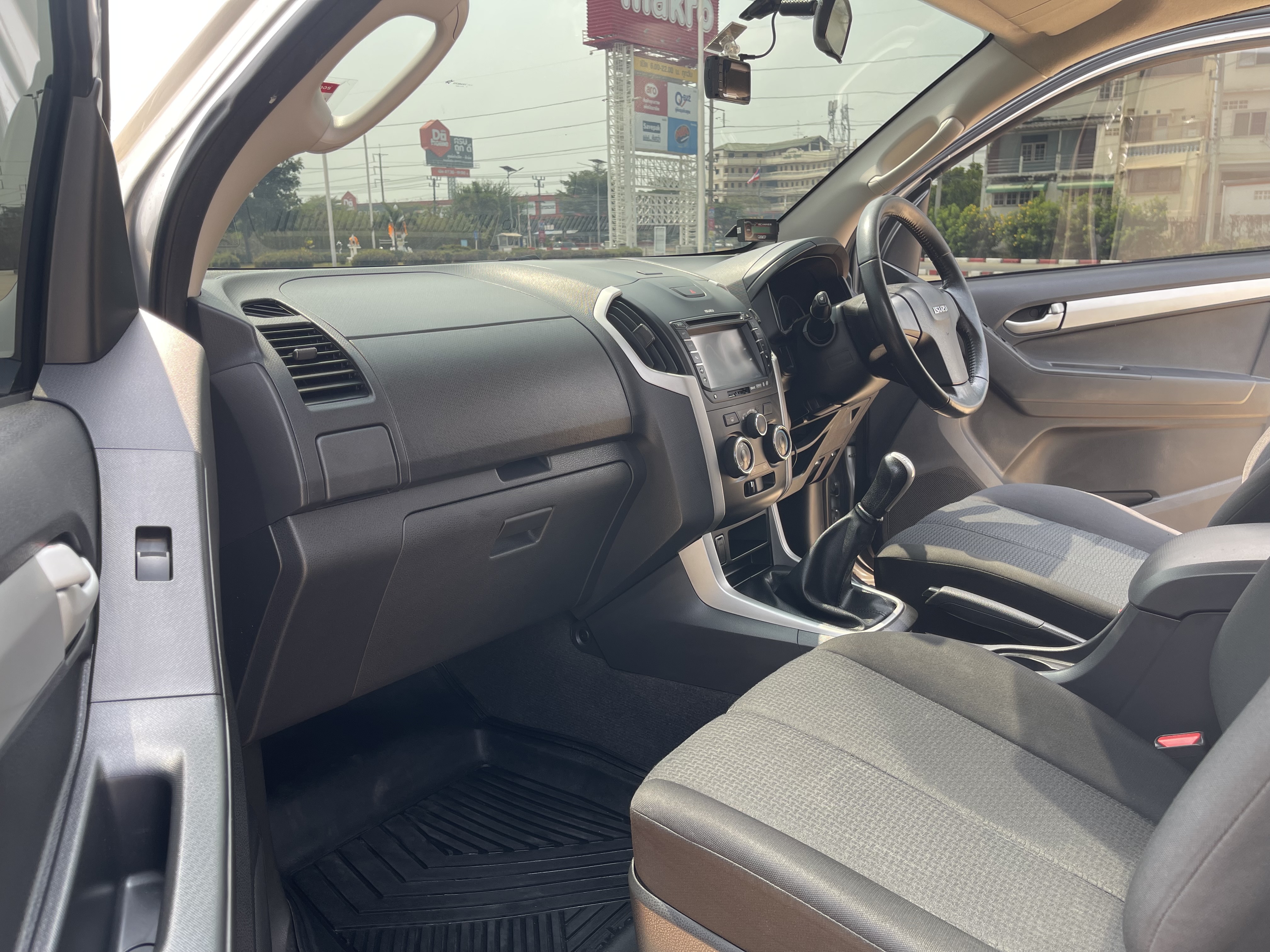 Isuzu Dmax All New 4ประตู Hilander 2.5 Vgs Z Dvd 2014 เงิน