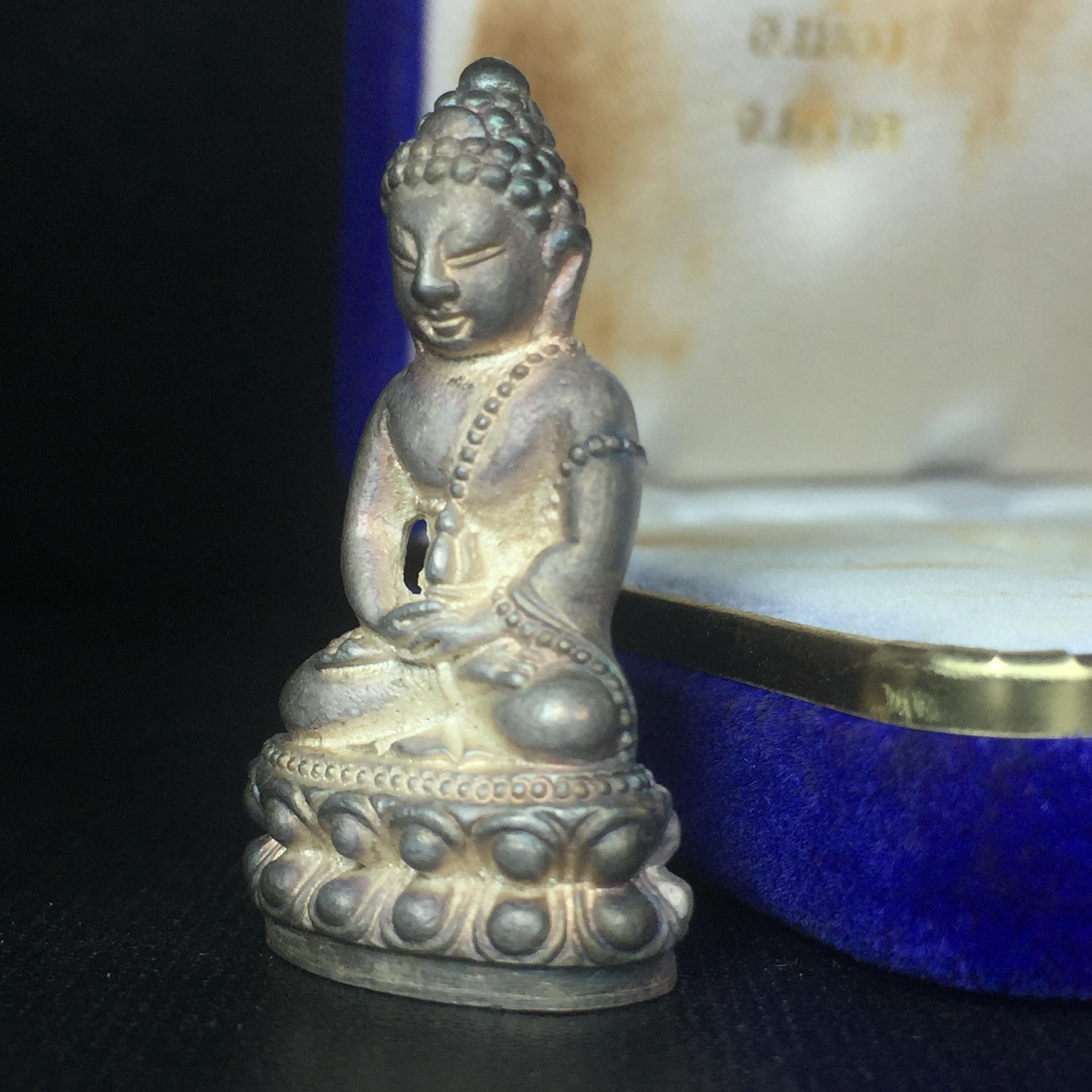 พระกริ่งรุ่นสร้างเจดีย์ วัดคีรีวิหาร ปี 2538 เนื้อเงิน(สภาพผิวสวยเดิม) ที่ระลึกในวาระครบ 5 รอบของ สมเด็จพระวันรัต(จุนท์ พฺรหฺมคุตฺโต) วัดบวรนิเวศวิหาร(เนื้อเงินตอกโค๊ตด้านหลังและเลขใต้ฐาน องค์นี้หมายเลข 360(ผลรวมได้9 เลขมงคล))(1 ใน 561 องค์)หายาก!!