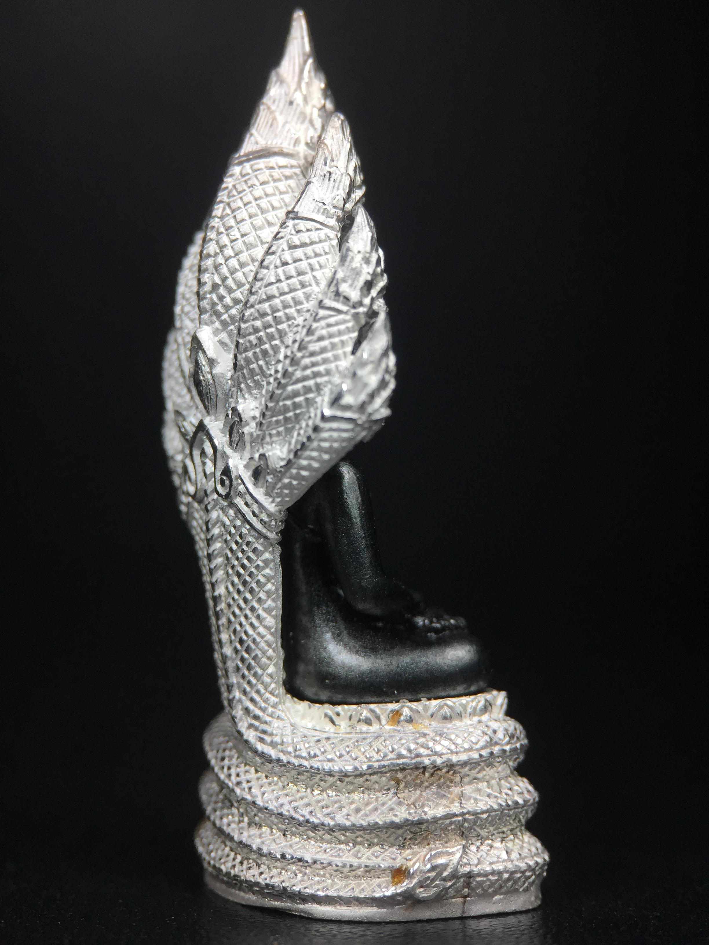 พระนาคปรก สธ. รุ่นสร้างพระอุโบสถเฉลิมพระเกียรติ 4 รอบ 84 พรรษา สมเด็จพระเทพรัตนราชสุดาฯ วัดบวรนิเวศวิหาร ปี 2543 พิมพ์ใหญ่ องค์พระเนื้อนวโลหะ ฐานนาคปรกเนื้อเงิน(สภาพ สวย )พิธีใหญ่ พุทธศิลป์งดงาม หายาก (1 ใน 1999 องค์)