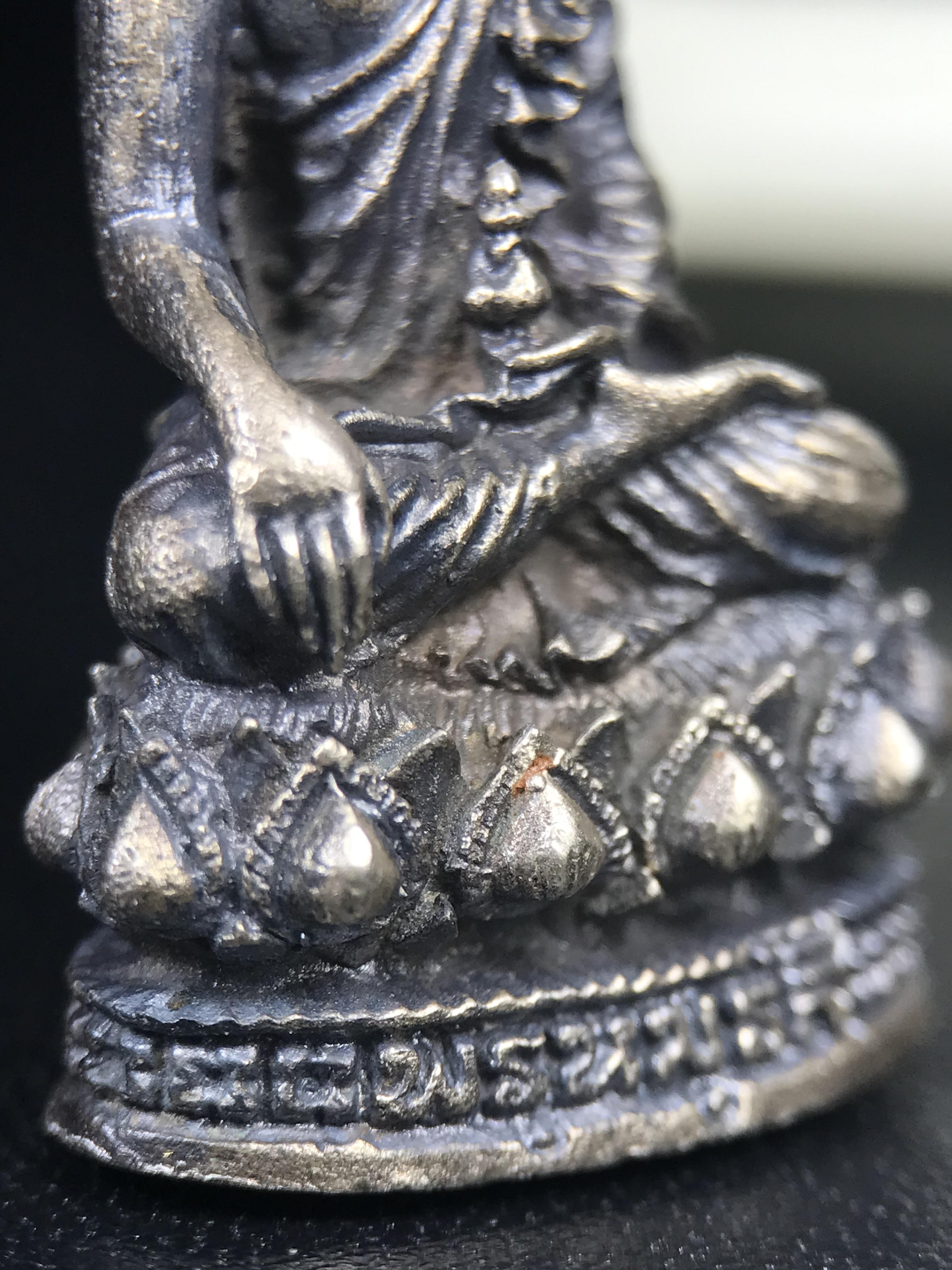 พระกริ่งพรหมรังสี อนุสรณ์ 190 ปี สมเด็จพระพุฒาจารย์ โต วัดอินทรวิหาร ปี2521 เนื้อเงิน(ผิวเดิมเข้มขลัง)พิธีมหาพุทธาภิเษกครั้งยิ่งใหญ่ พิธีสรรพสิทธิชัยไพรีพินาศมหามังคลาภิเษก หมายถึงฤกษ์การปลุกเสกที่เน้นด้านโชคลาภ มีชัยชนะต่อศัตรูการค้า การงาน(รุ่นนี้แนะนำ)