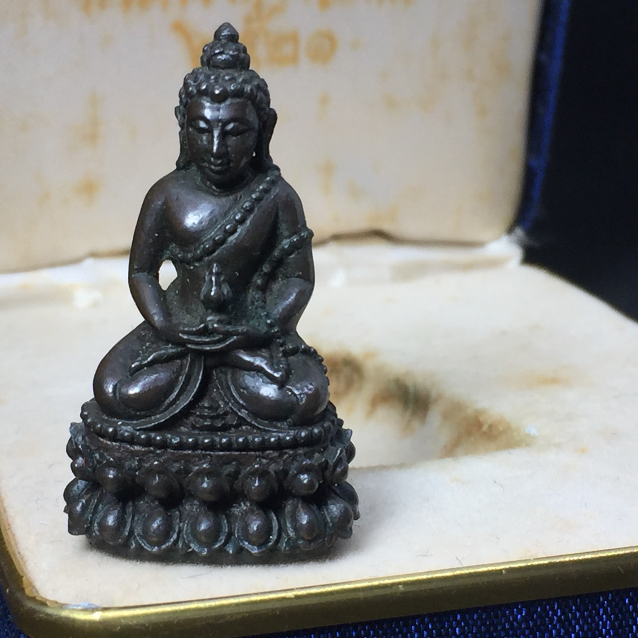 พระกริ่งสุวัฑฒโน รุ่นแรก ของสมเด็จพระญาณสังวร สมเด็จพระสังฆราช วัดบวรนิเศวิหาร เนื้อนวโลหะ พ.ศ. 2521(หายาก1ใน1000องค์)