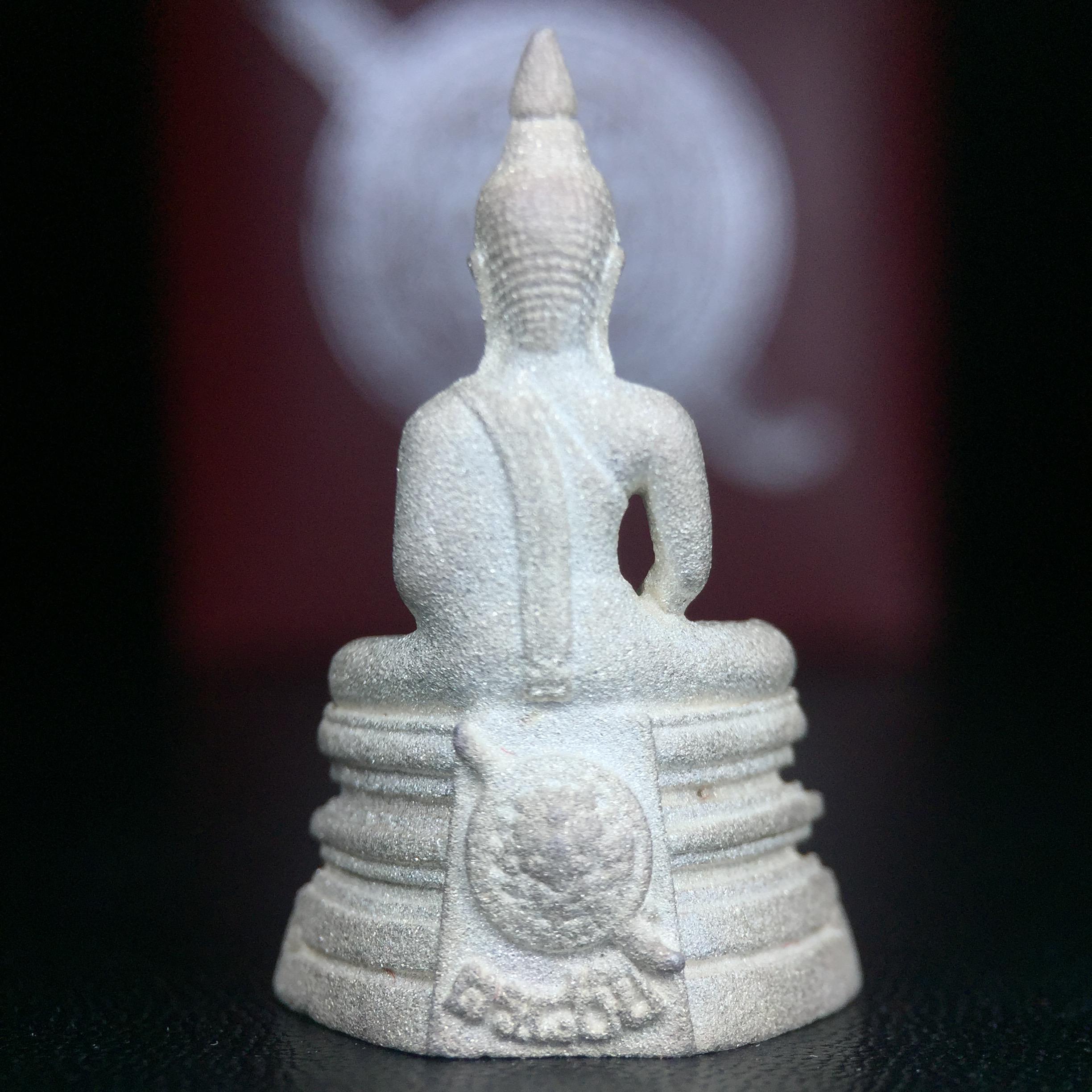 พระพุทธโสธร รุ่นประวติศาสตร์ 80 ปี กรมตำรวจ ปี 2538 เนื้อเงินประกายเพชร(เงินพ่นทราย)พิมพ์ใหญ่ 3.2 ซม. พร้อมกล่องบรรจุเดิม(พระดีพิธีใหญ่ รุ่นยอดนิยม)