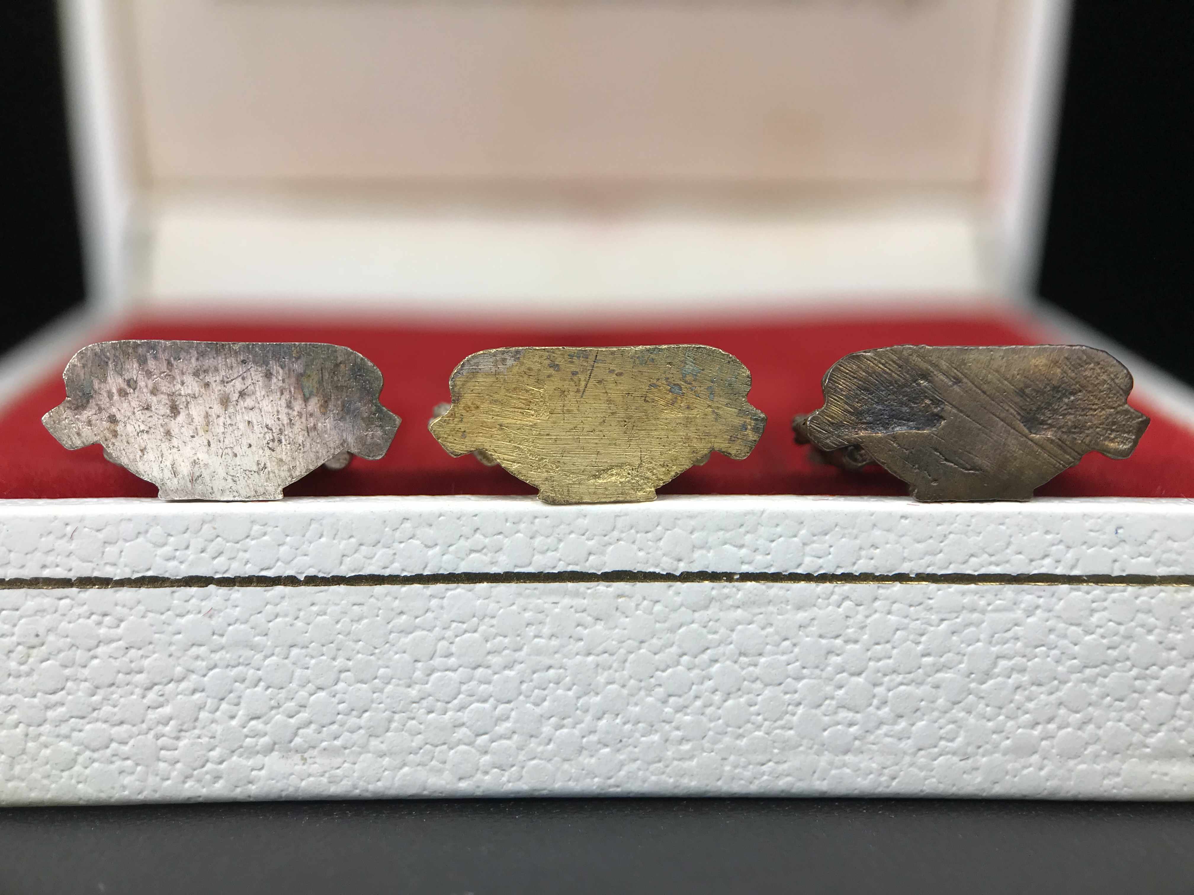 พระพุทธชินราช รุ่นมหาสิทธิโชค ปี2540 พิมพ์เล็กชุด3องค์ ขนาด 15 x 23 มม.(1.เงินสามกษัตริย์2.เงิน3.นวะ) พระดีพิธีใหญ่ พิธีพุทธาภิเษก ณ สถานที่ศักดิ์สิทธิ์เมืองพิษณุโลก ๔ ครั้ง โดยพระเกจิอาจารย์ชื่อดังทั่วประเทศ ๙๙ รูป โดยมีสมเด็จพระญาณสังวร เป็นประธานในพิธี