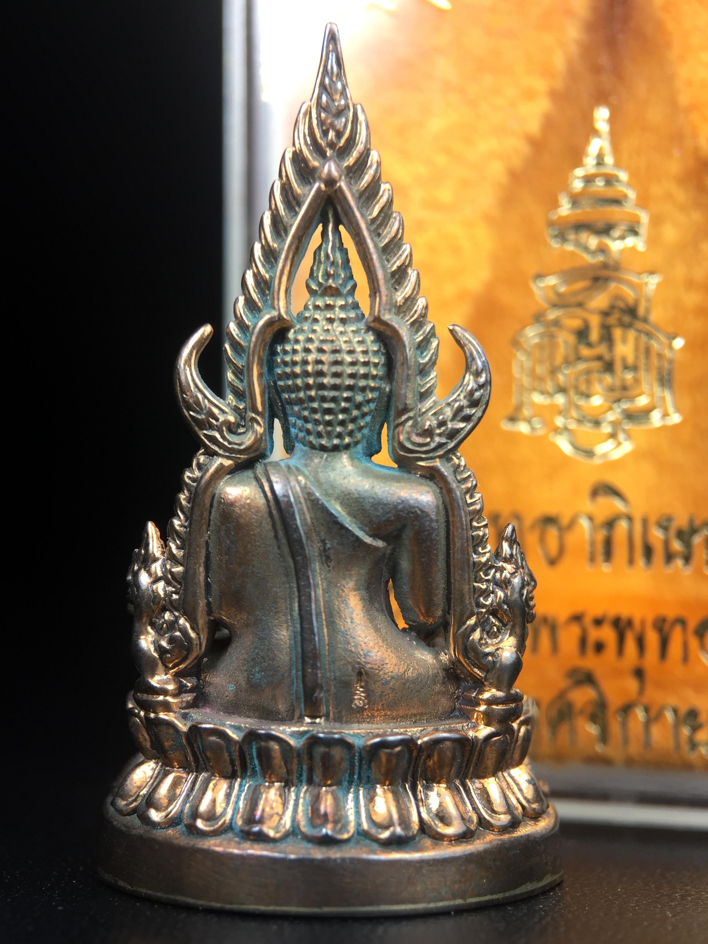 พระพุทธชินราช ญสส. วัดพระศรีมหาธาตุ จ.พิษณุโลก ปี2543 กริ่งชินราชเนื้อนวโลหะเต็มสูตร (ผสมทองคำ 2 บาท ต่อน้ำหนักเนื้อ 1 กิโลกรัม) พิธีใหญ่ รุ่นแรกและรุ่นเดียวที่ หลวงปู่หมุน ฐิตสีโล วัดบ้านจาน มาร่วมปลุกเสก(องค์หมายเลข 505 เลขสวย)(1 ใน 2543 องค์)นิยม