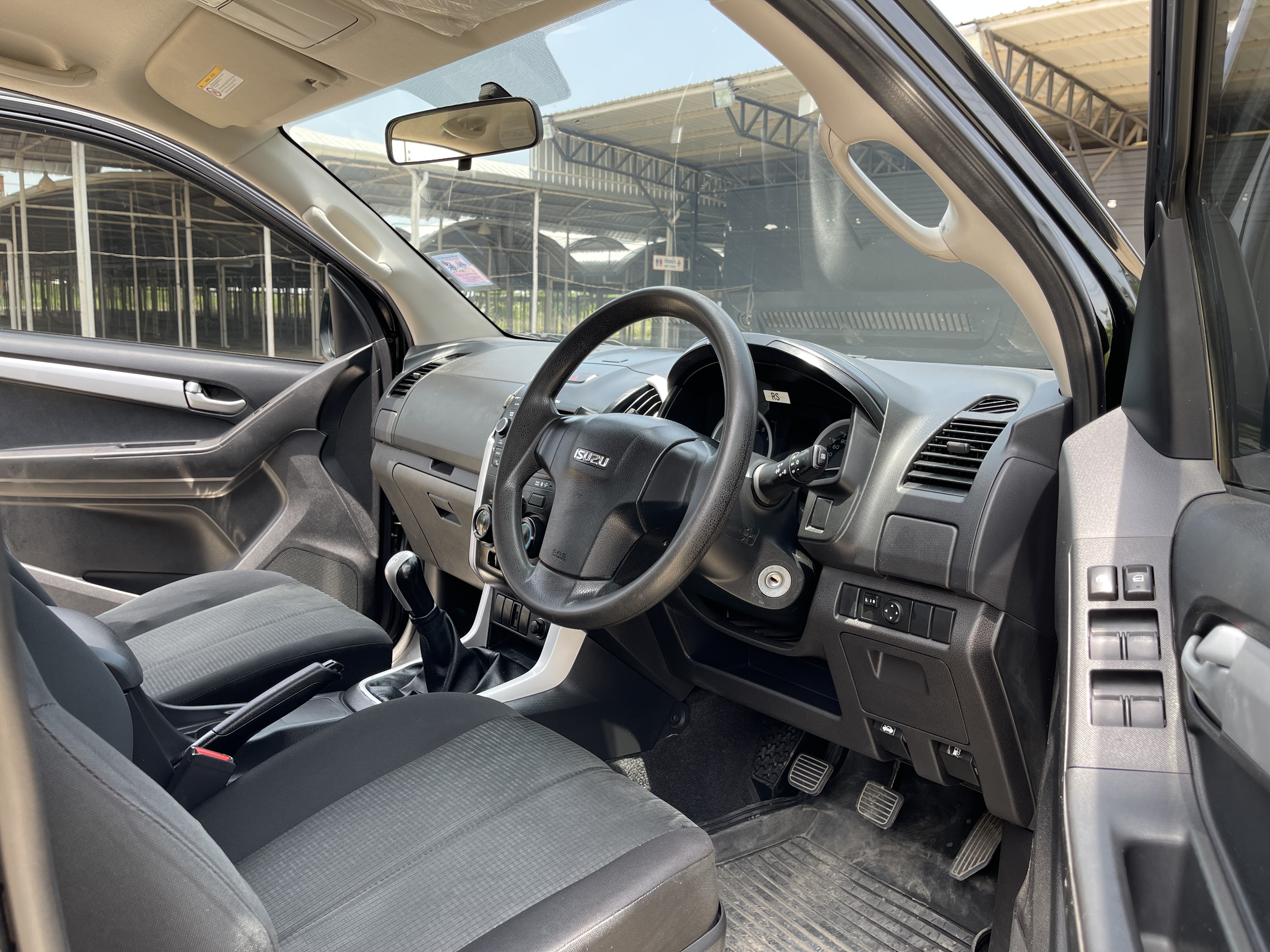 Isuzu Dmax All New 4ประตู Hilander 1.9 L 2017 ดำ