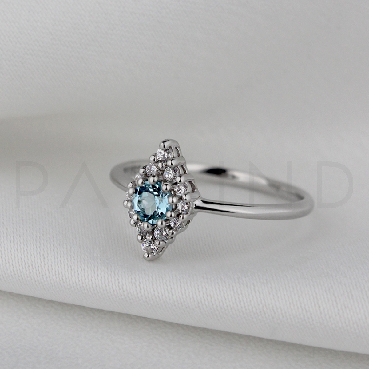 แหวนเงินดีไซน์ฝังเพชรรัสเซียประดับ Blue Topaz