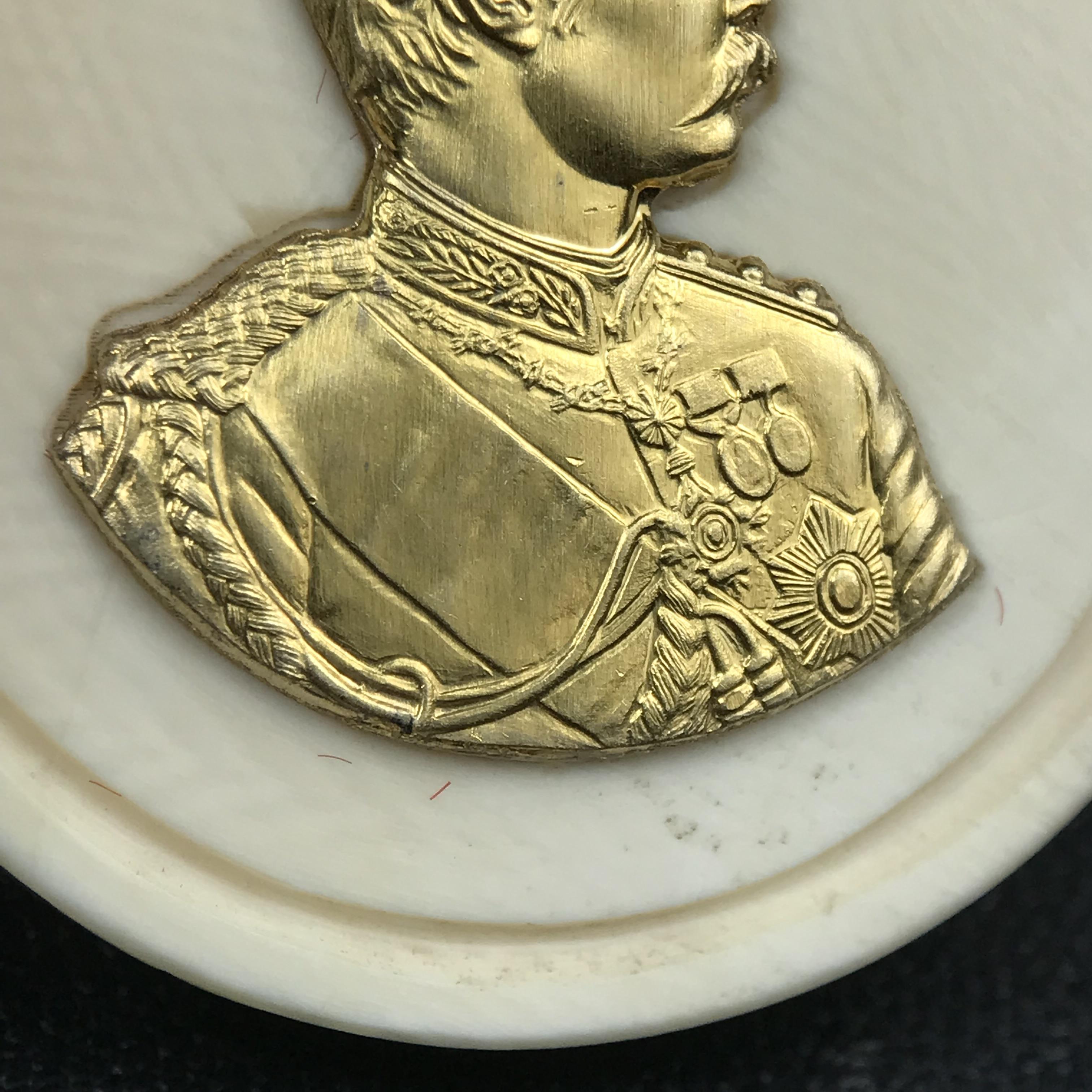 เหรียญรัชกาลที่ 5 คชสารหมื่นปี หลวงพ่ออุตตมะ วัดวังก์วิเวการาม ปี 2540 พิมพ์ใหญ่ขนาด 3.0 ซม. หน้ากากทองคำบริสุทธิ์ 99.99% (ผิวสวยเดิม)พร้อมกล่องบรรจุเดิมและใบรับรองเดิมครบ(ควรคู่ผู้รู้คุณค่า ด้วยวัตถุมงคล เสริมบุญญาบารมี)