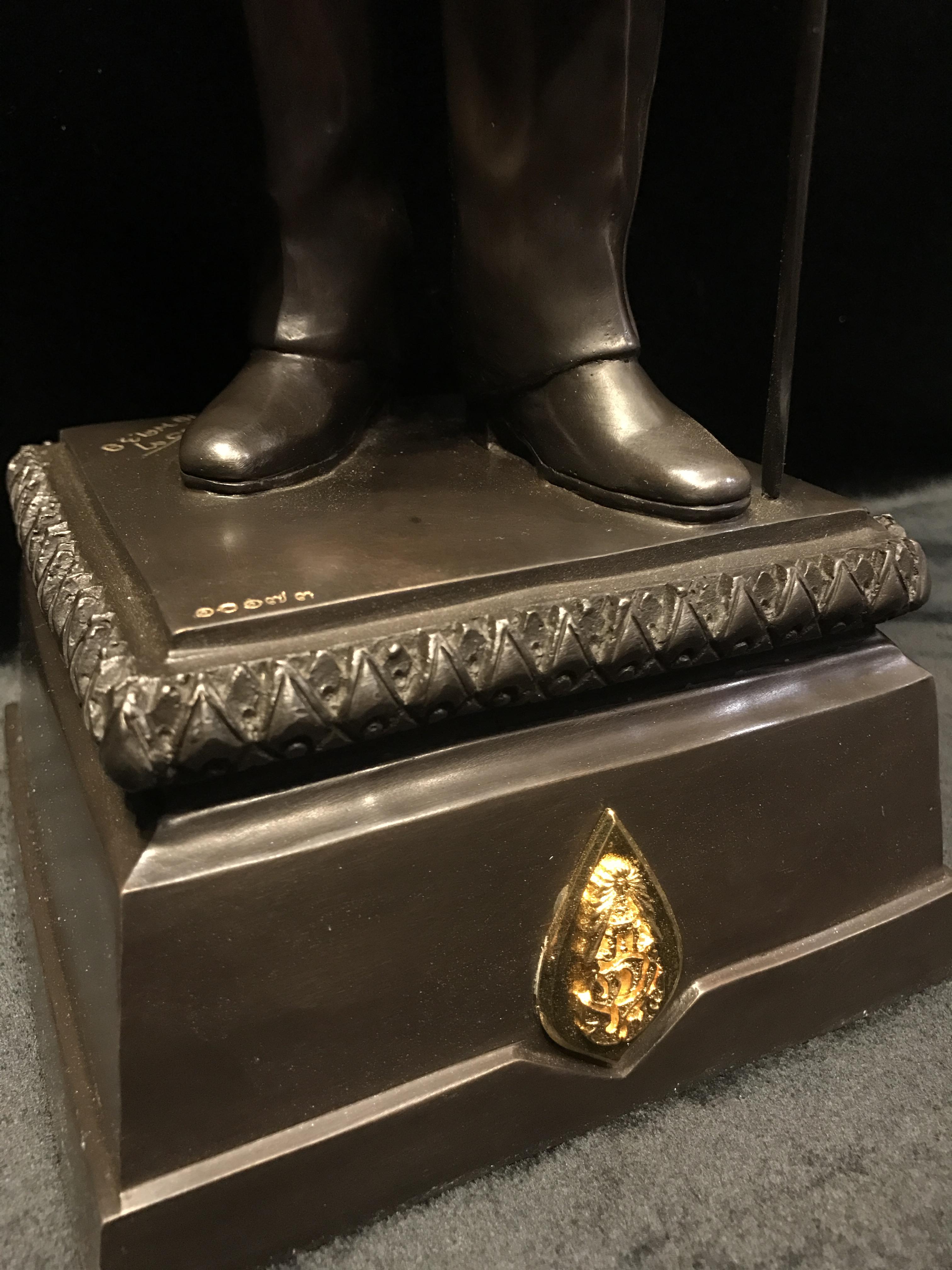 พระบรมรูปจำลองในหลวง รัชกาลที่ ๙ จัดสร้างโดย สมาคมศิษย์เก่าวิทยาศาสตร์ จุฬาลงกรณ์มหาวิทยาลัยและคณะวิทยาศาสตร์ จุฬาลงกรณ์มหาวิทยาลัย ปี2539(พร้อมกล่องบรรจุเดิมและใบรับรองจากผู้จัดสร้าง)