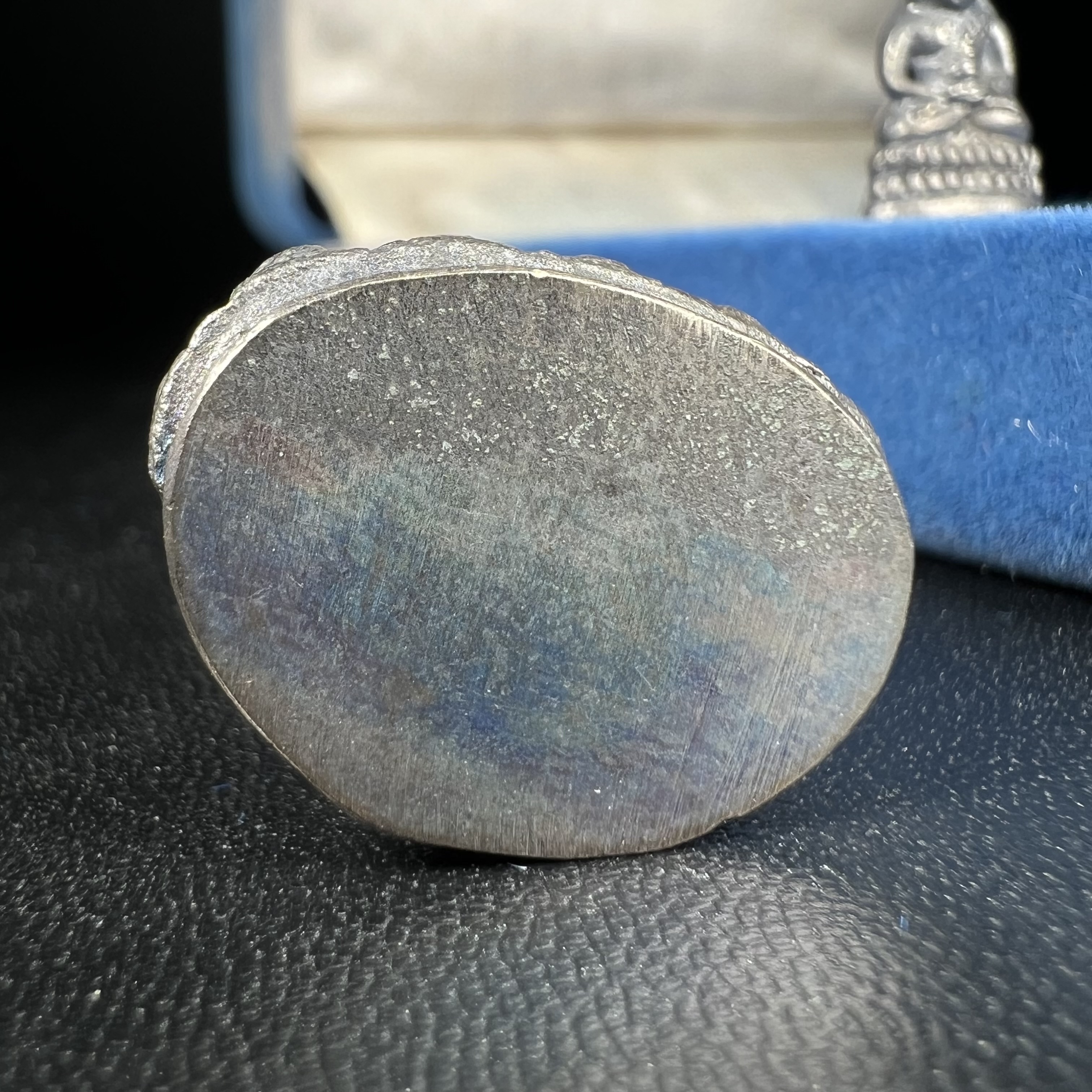 พระกริ่ง-พระชัยวัฒน์ สว. 90 พรรษาสมเด็จย่า ปี2533 เนื้อนวโลหะ(ผสมทองคำเยอะมากรุ่นนี้)(ในหลวงรัชกาลที่9เสด็จในพิธี)(หล่อแบบโบราณอุดมวลสาร 108 แบบฉบับพระกริ่งใหญ่สายวัดสุทัศน์ พระสังฆราช(แพ))(1 ใน 3000 ชุด) หายาก