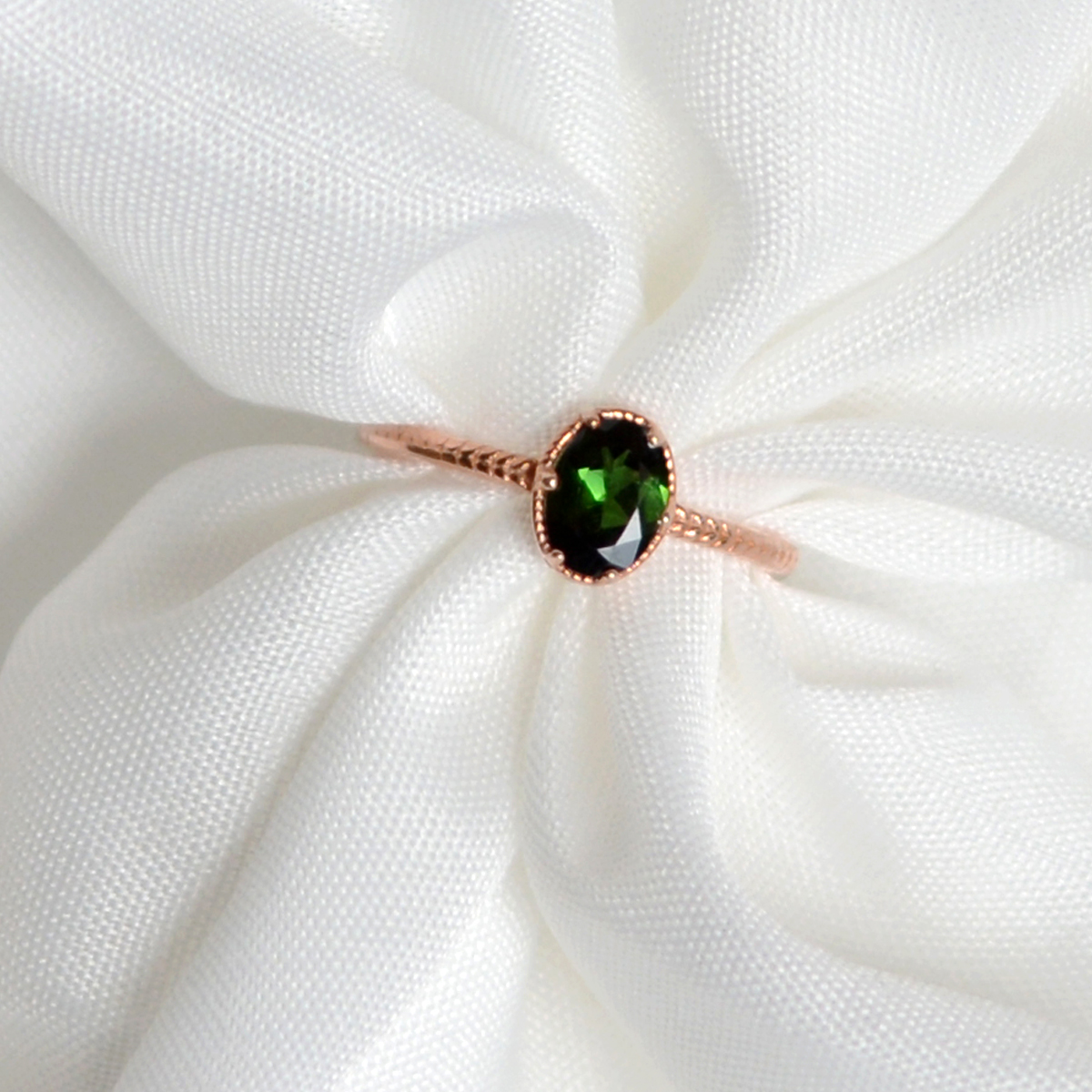 แหวนกรีนโครมดิออพไซด์ Green Chrome Diopside ring