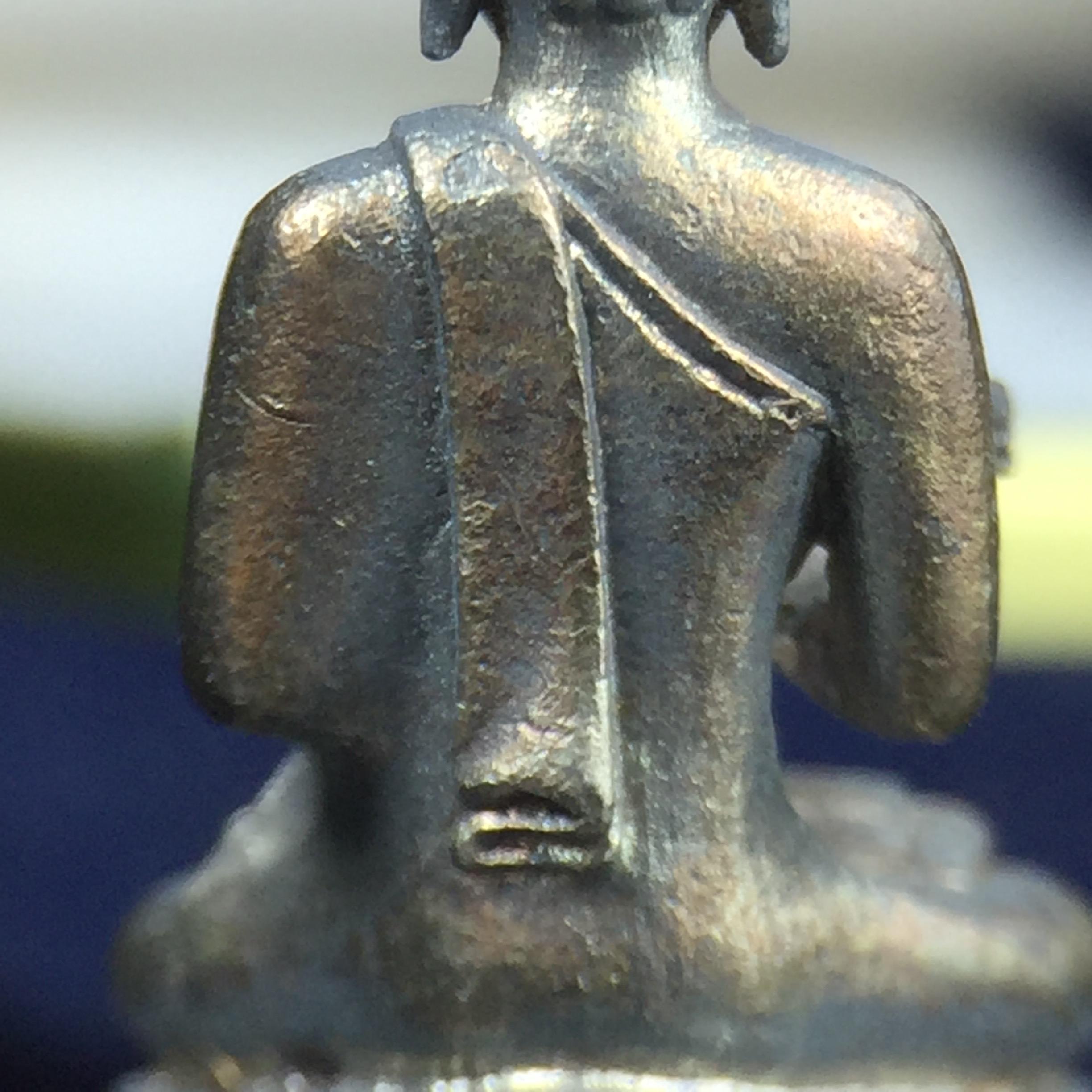 พระกริ่งปรมานุชิตชิโนรส วัดพระเชตุพนวิมลมังคลาราม(วัดโพธิ์) ปี2533 เนื้อเงิน ( ในหลวงรัชกาลที่9เสด็จเททอง)พิธีใหญ่ งดงามด้วยพุทธศิลป์เปี่ยมด้วยพุทธคุณ อีกหนึ่งรุ่นที่แนะนำสะสมบูชา