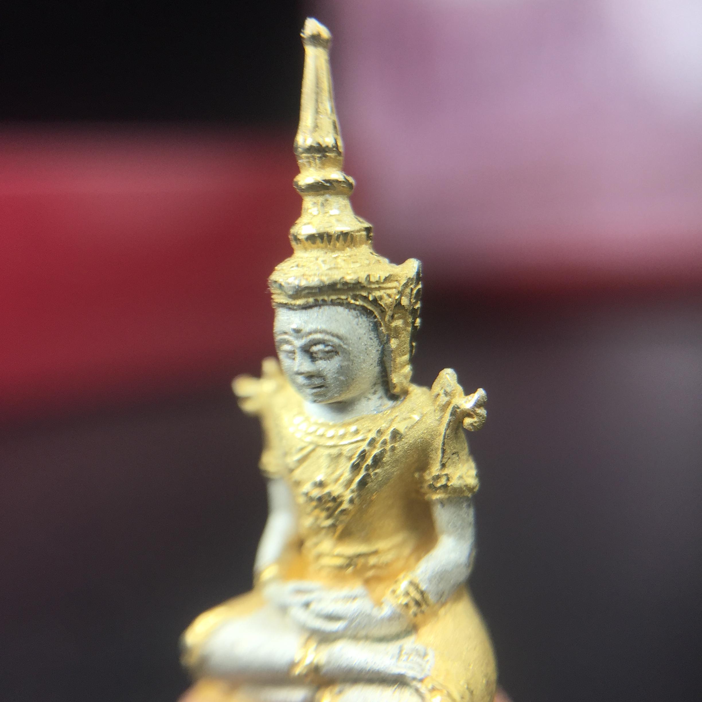 พระแก้วมรกต ภปร.(รุ่นแรก) ปี2545 รุ่นฉลองกรุงรัตนโกสินทร์ครบ 220 ปี เนื้อเงินสามกษัตริย์ พิมพ์เล็ก หล่อลอยองค์