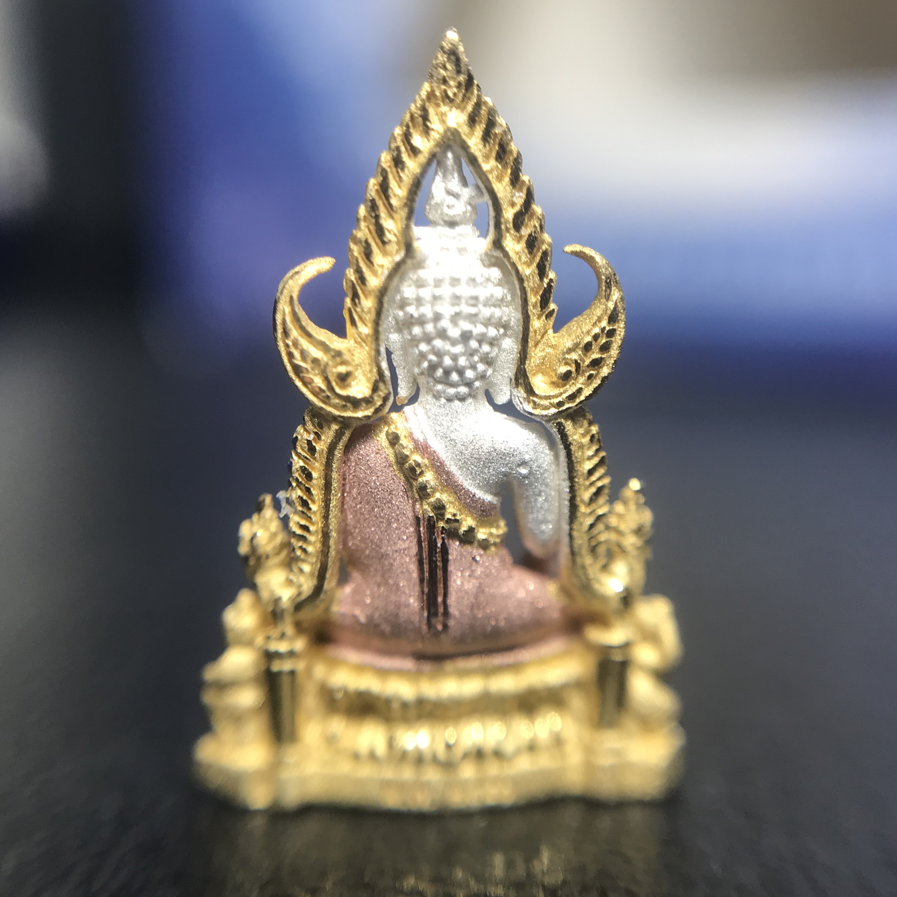 พระพุทธชินราช ภปร. โครงการ เพราะแผ่นดินนี้คือแผ่นดินเกิด เนื้อเงินชุบสามกษัตริย์ ปี2551 ขนาดหน้าตัก1/4นิ้ว (สวยงามหายาก)