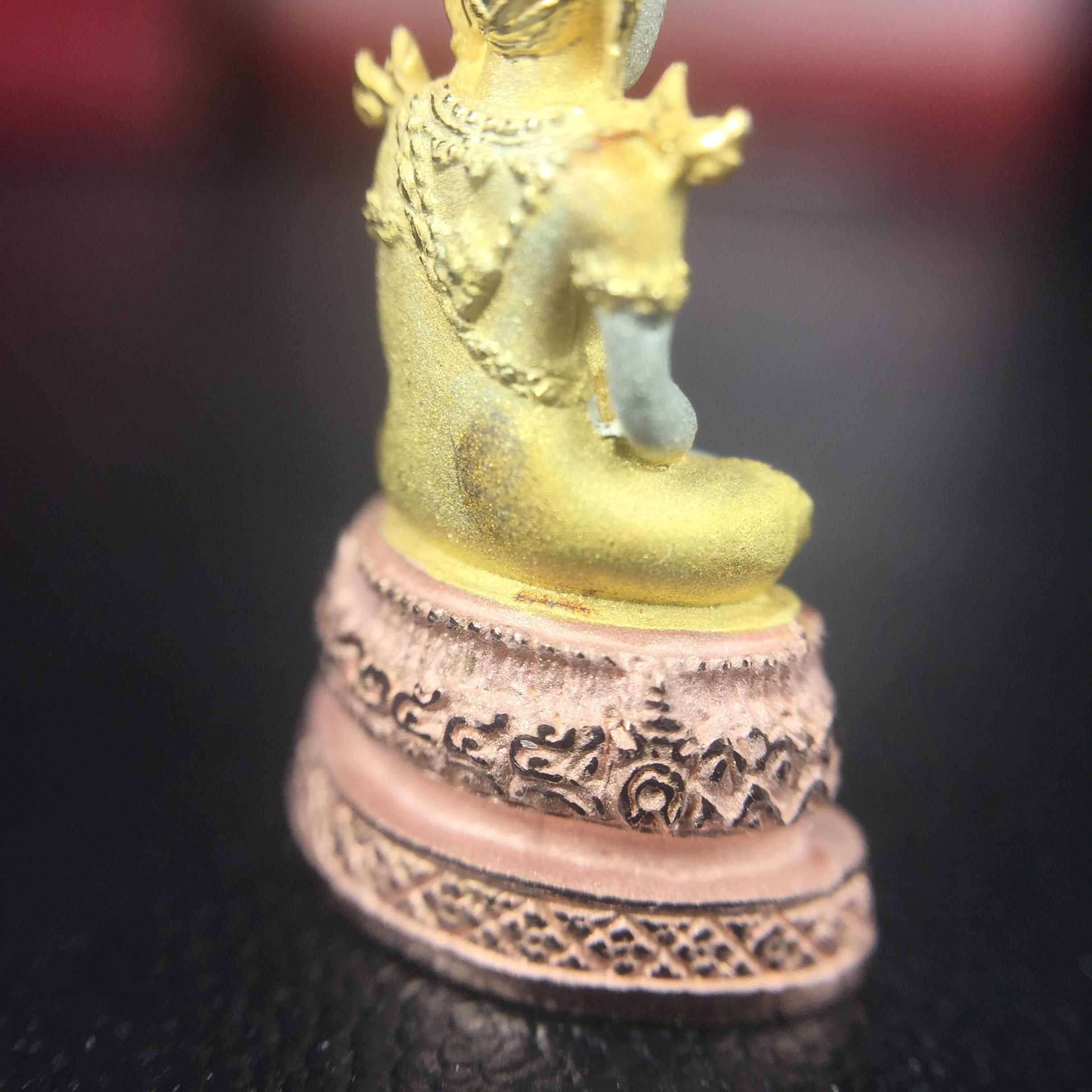 พระแก้วมรกต ภปร.(รุ่นแรก) ปี2545 รุ่นฉลองกรุงรัตนโกสินทร์ครบ 220 ปี เนื้อเงินสามกษัตริย์ พิมพ์เล็ก หล่อลอยองค์