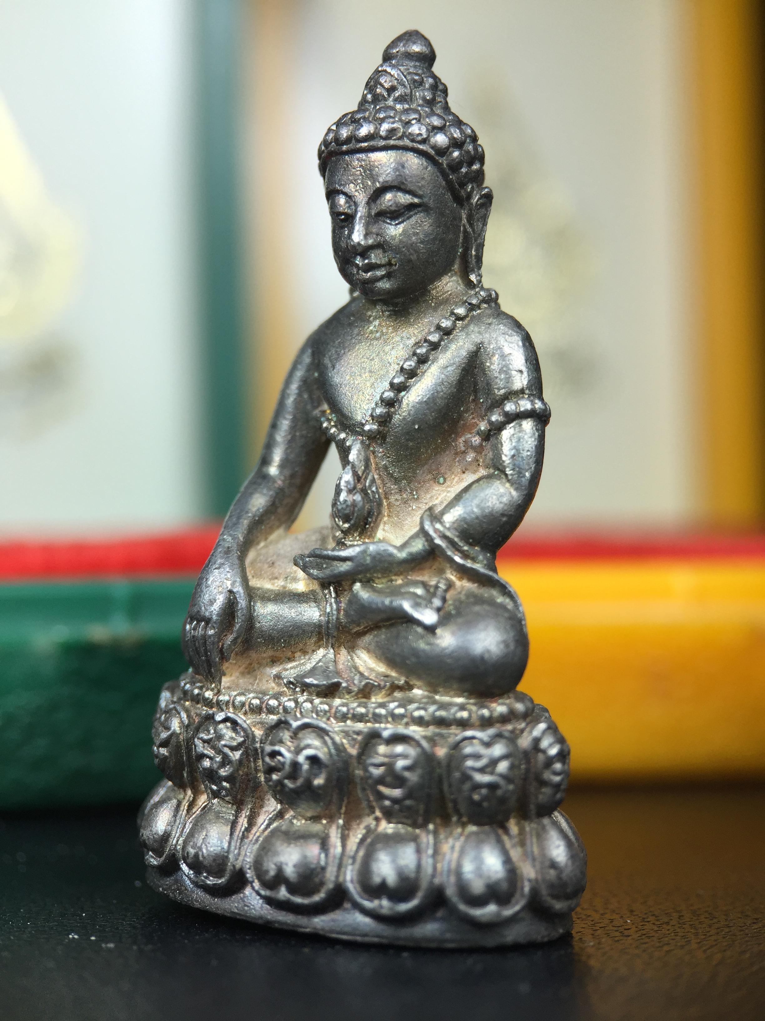 พระกริ่ง-พระชัยวัฒยน์วาสนาสมเด็จพระสังฆราช(วาสน์)วัดราชบพิธฯปี2531 เนื้อเงิน สร้างเป็นที่ระลึกในคราวที่สมเด็จพระอริยวงศาคตญาณ สมเด็จพระสังฆราช(วาสน์ วาสโน)มีพระชนมายุครบ90พรรษา(ในหลวง ร.9 เสด็จในพิธี)งานแกะแม่พิมพ์โดย นายช่างเกษม มงคลเจริญ)หายาก