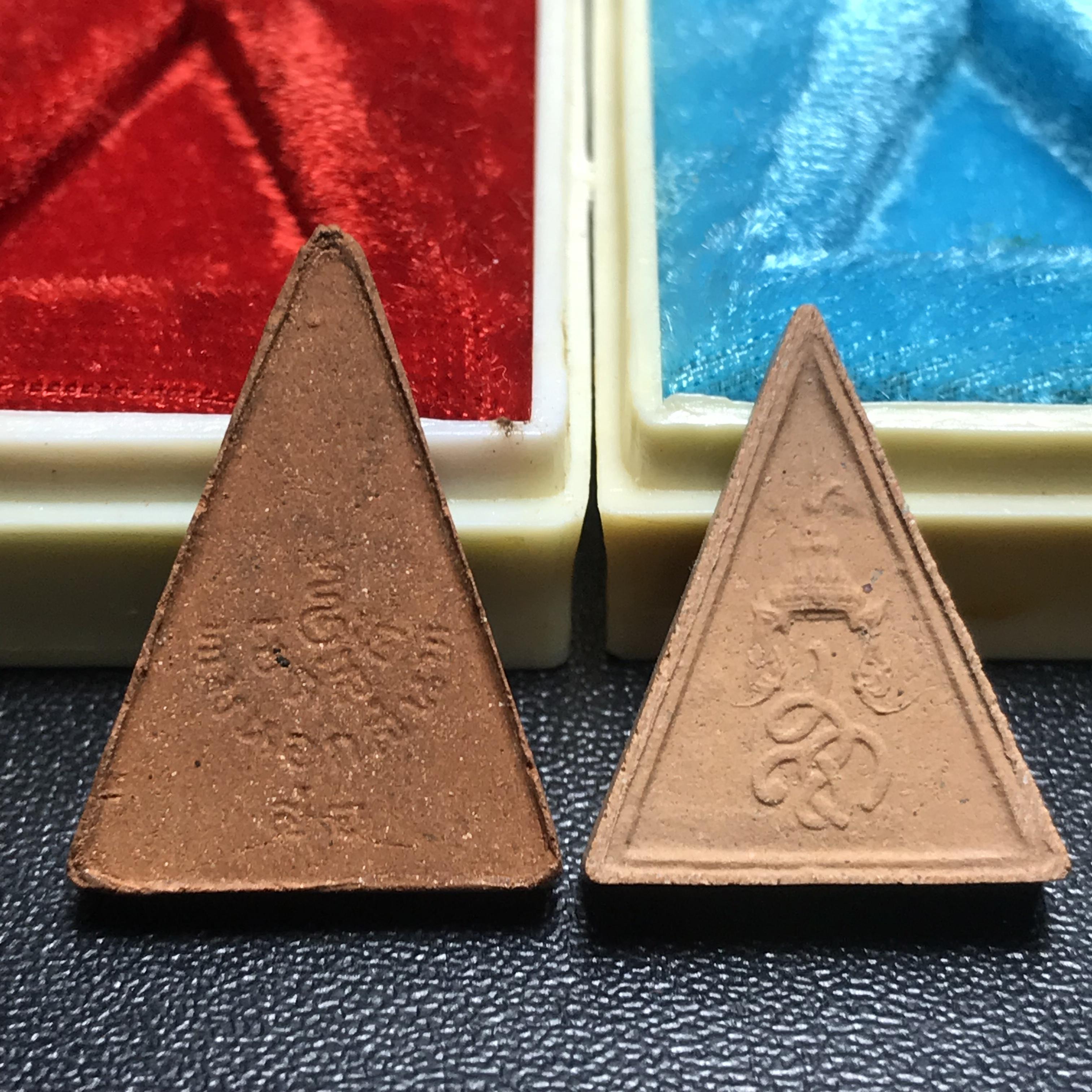 พระสมเด็จอุณาโลมทรงจิตรลดา+พระสมเด็จนางพญา สก. วัดบวรนิเวศวิหาร ปี2519 พิมพ์เล็ก กล่องบรรจุเดิม(ในหลวงรัชกาลที่9และสมเด็จพระราชินี เสด็จร่วมในพิธี)(พิธีใหญ่)(มวลสารดี)อีกหนึ่งวัตถุมงคลในหลวงที่ทรงคุณค่า